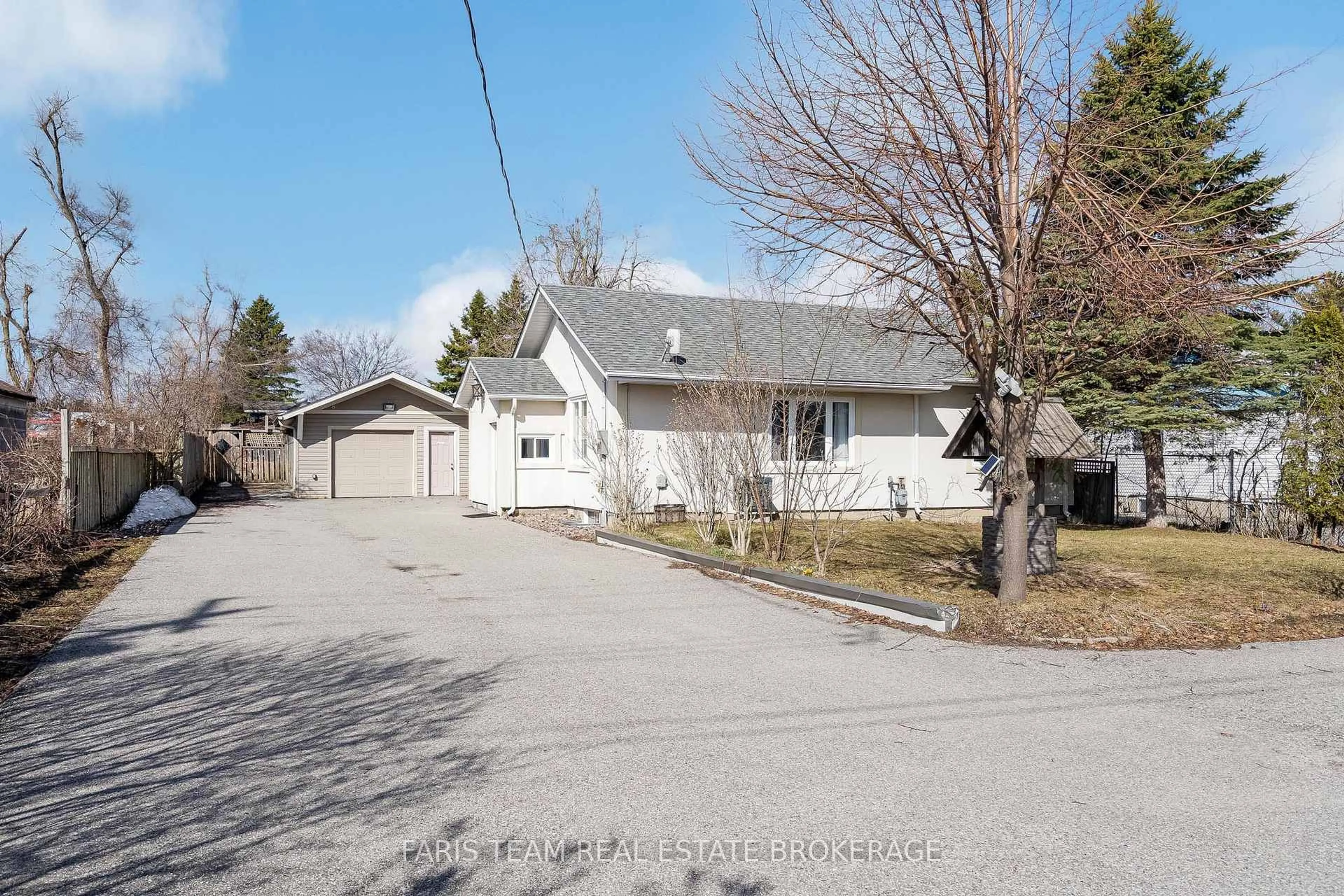 A pic from outside/outdoor area/front of a property/back of a property/a pic from drone, street for 6950 Yonge St, Innisfil Ontario L9S 4P2