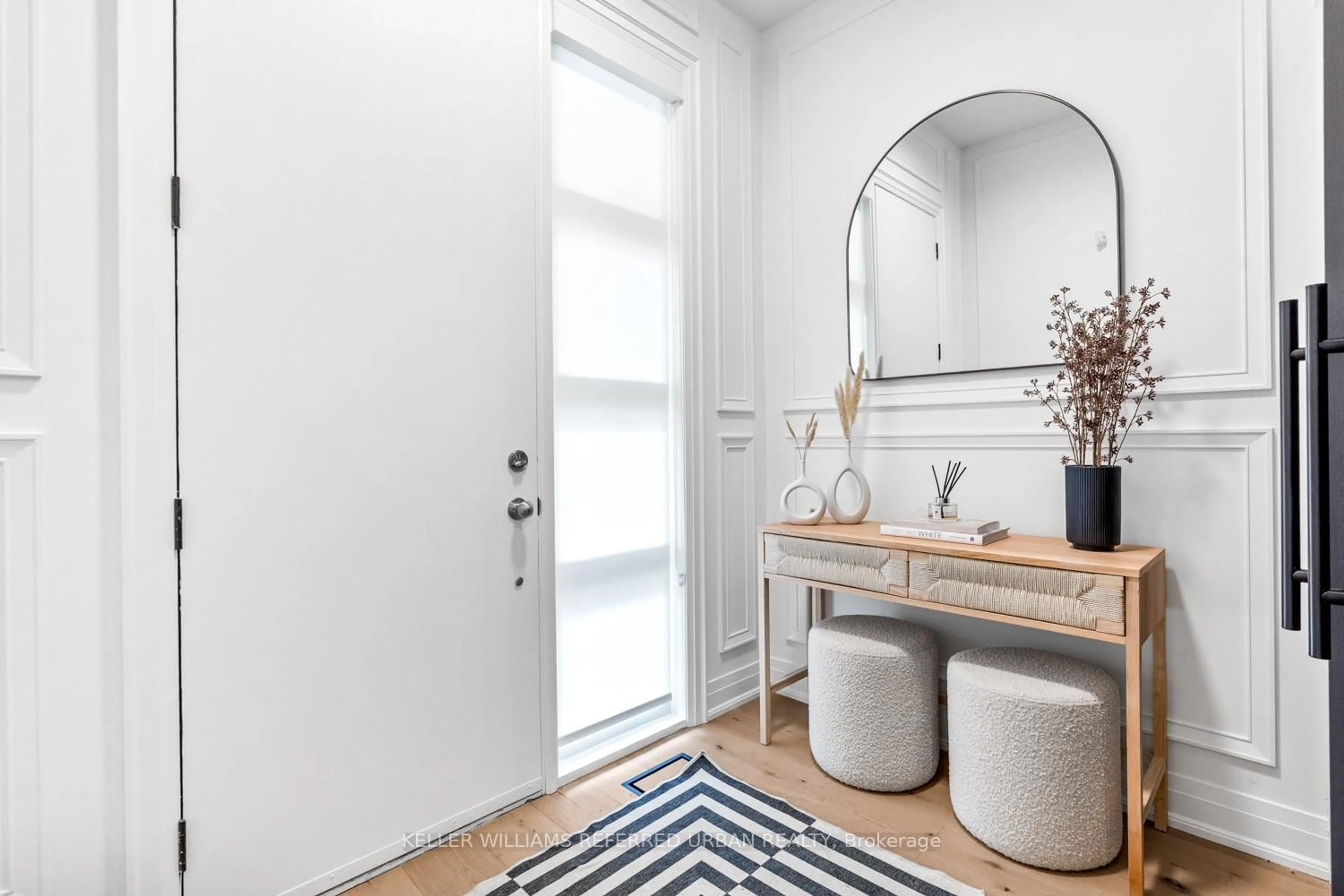 Indoor entryway for 37 Globemaster Lane, Richmond Hill Ontario L4E 1H4