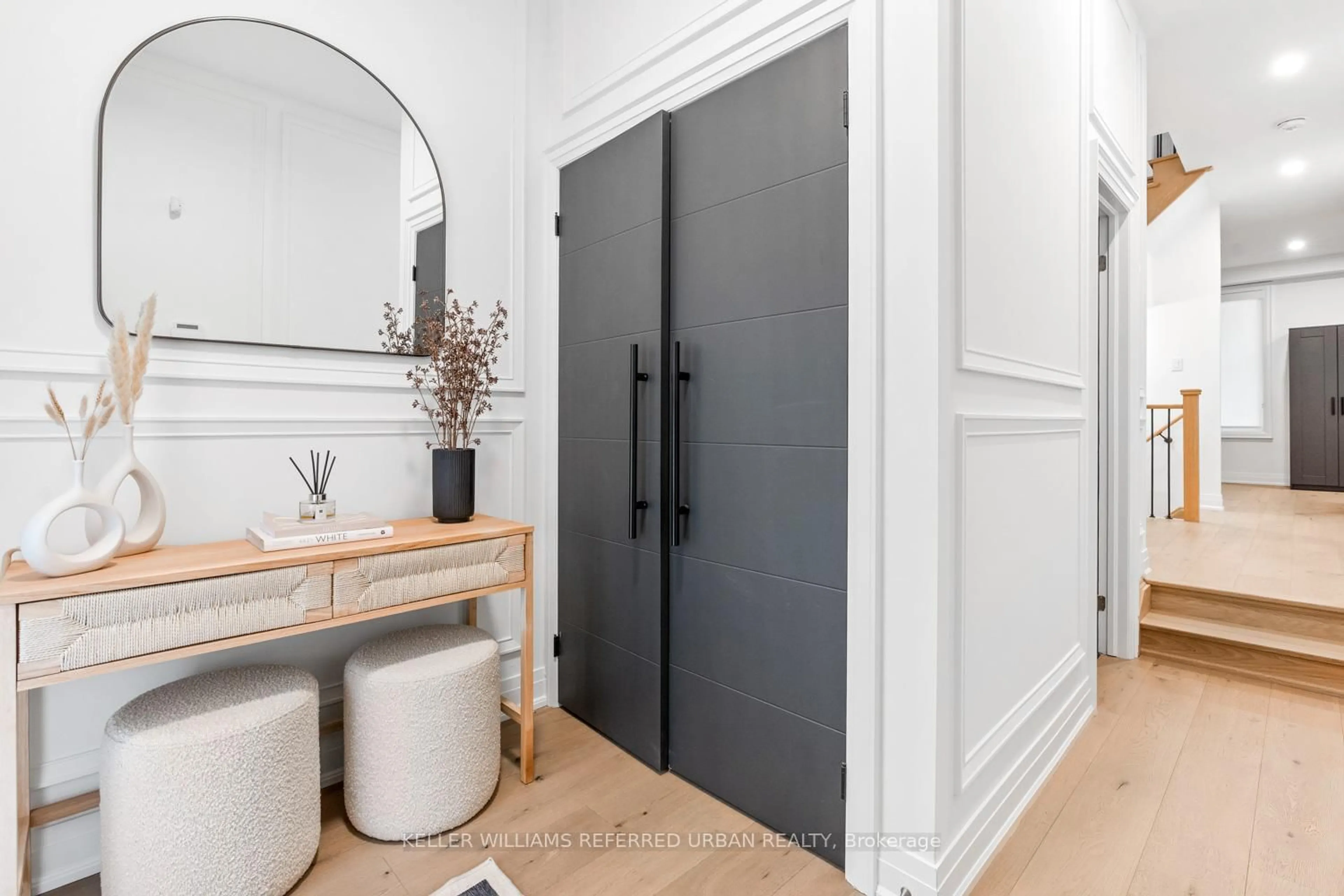 Indoor entryway for 37 Globemaster Lane, Richmond Hill Ontario L4E 1H4