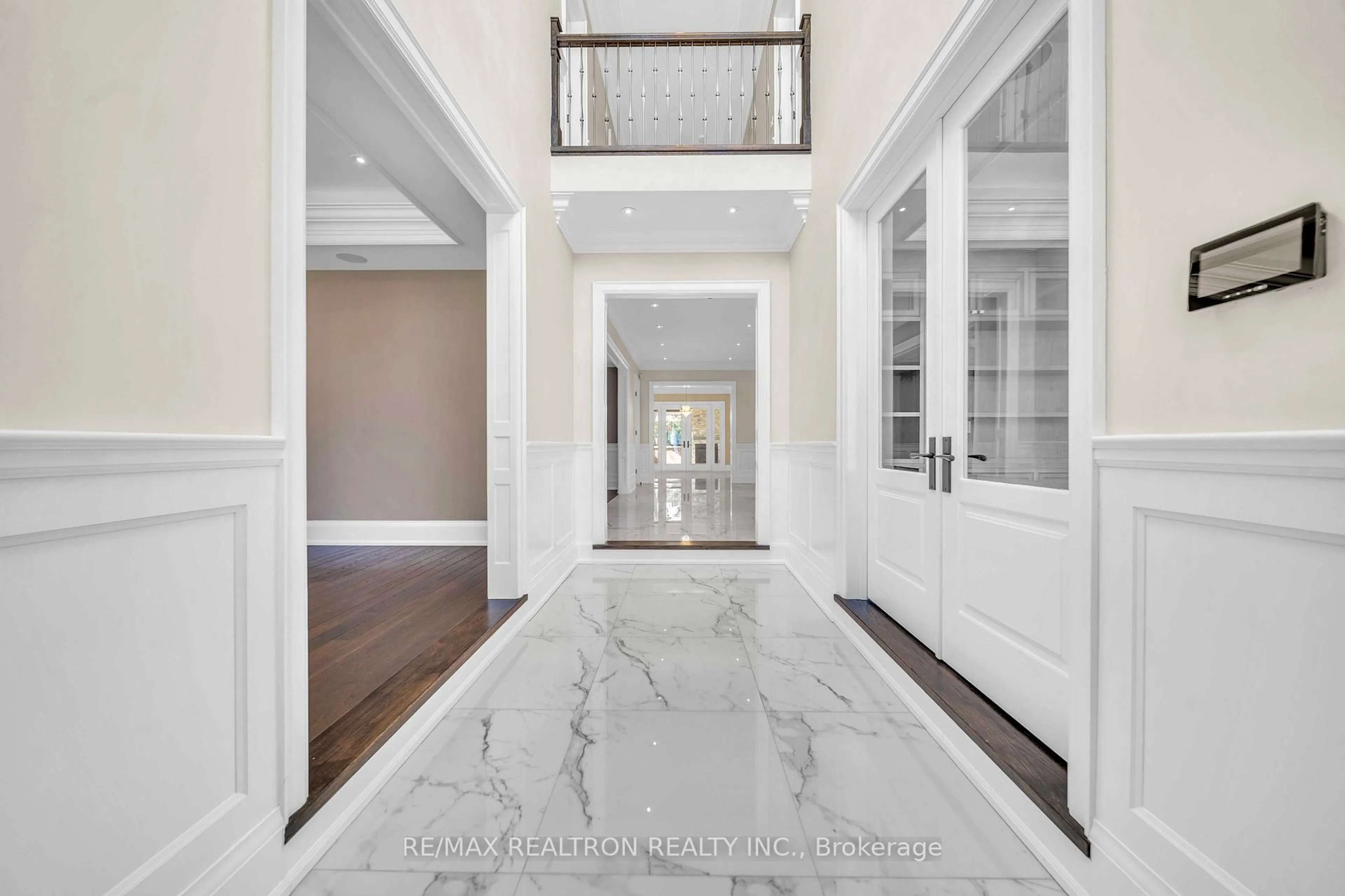 Indoor entryway for 74 Yongehurst Rd, Richmond Hill Ontario L4C 3T2