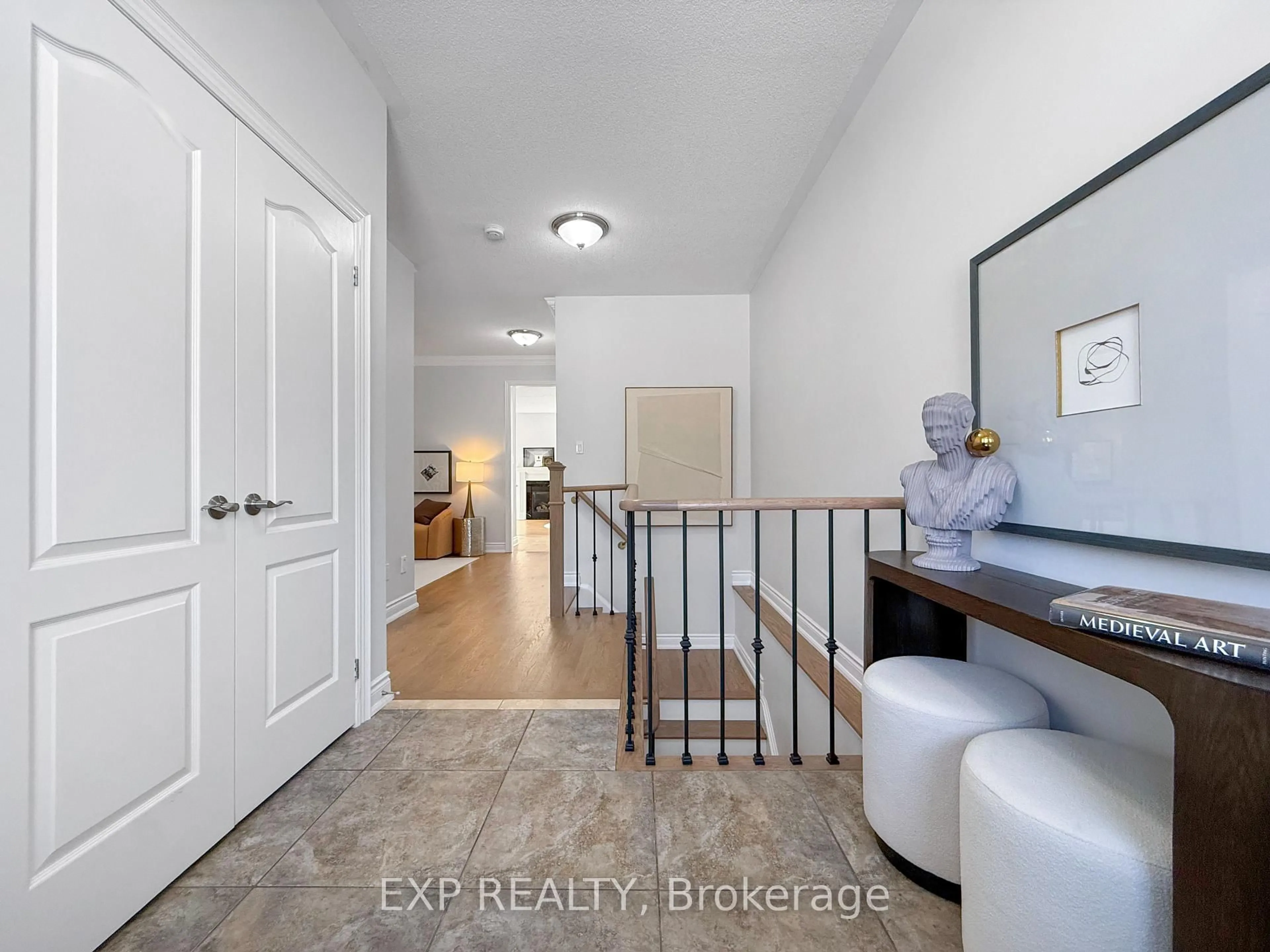 Indoor entryway for 1082 Bob Scott Crt, Newmarket Ontario L3X 3L7