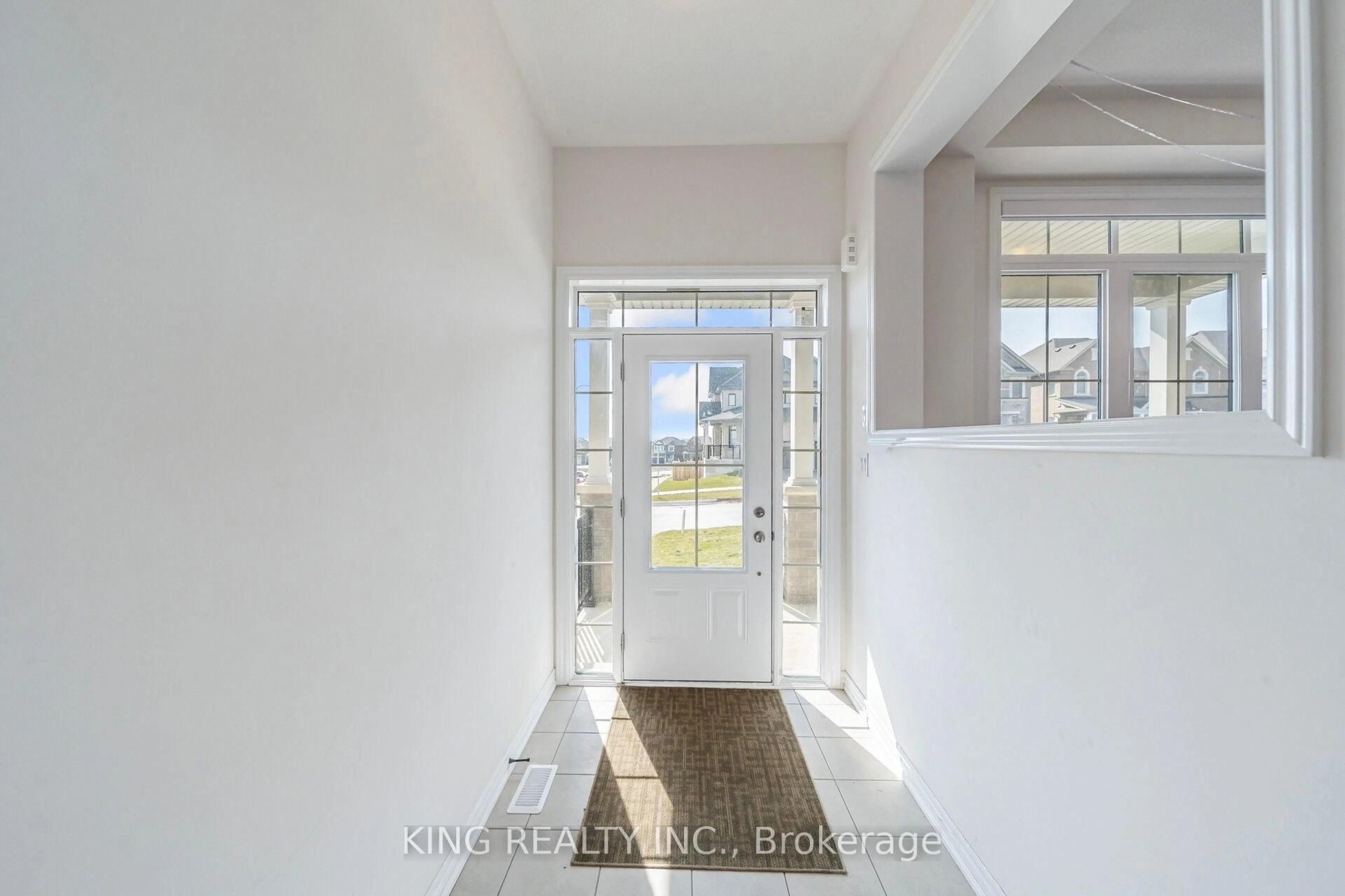 Indoor entryway for 69 Lawrence D. Pridham Ave, New Tecumseth Ontario L9R 0X4