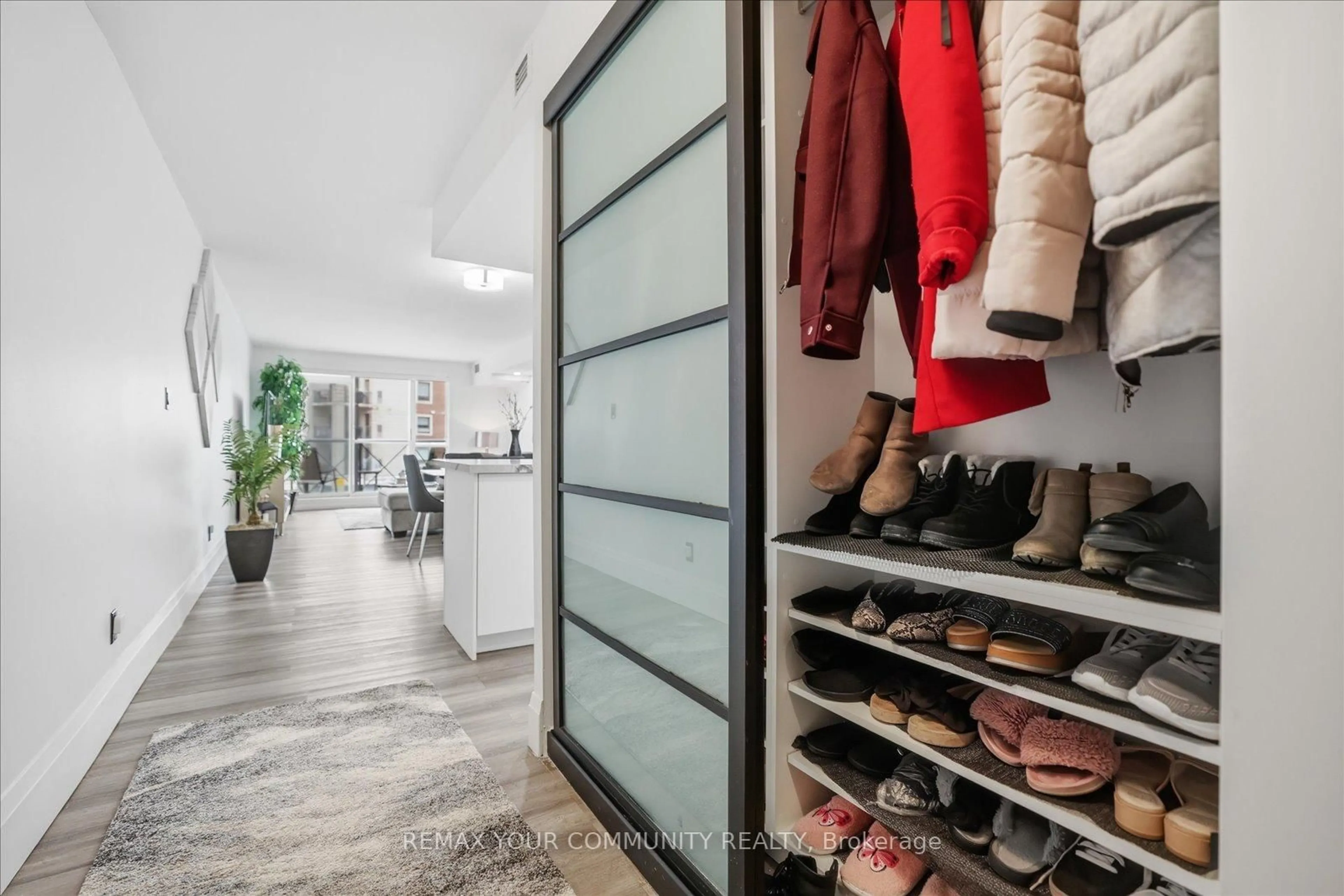 Indoor entryway for 121 Woodbridge Ave #313, Vaughan Ontario L4L 9E3