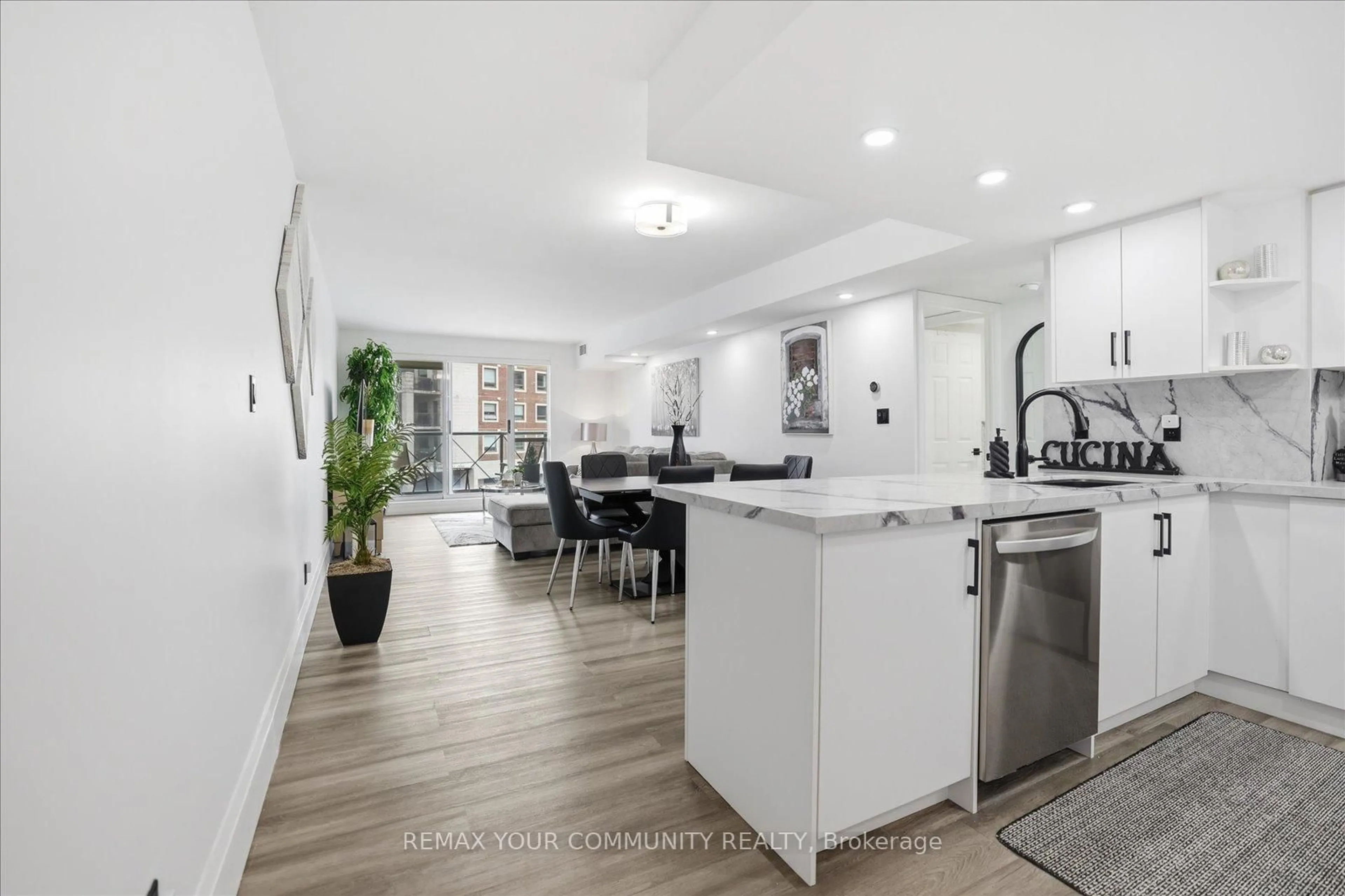 Open concept kitchen, unknown for 121 Woodbridge Ave #313, Vaughan Ontario L4L 9E3