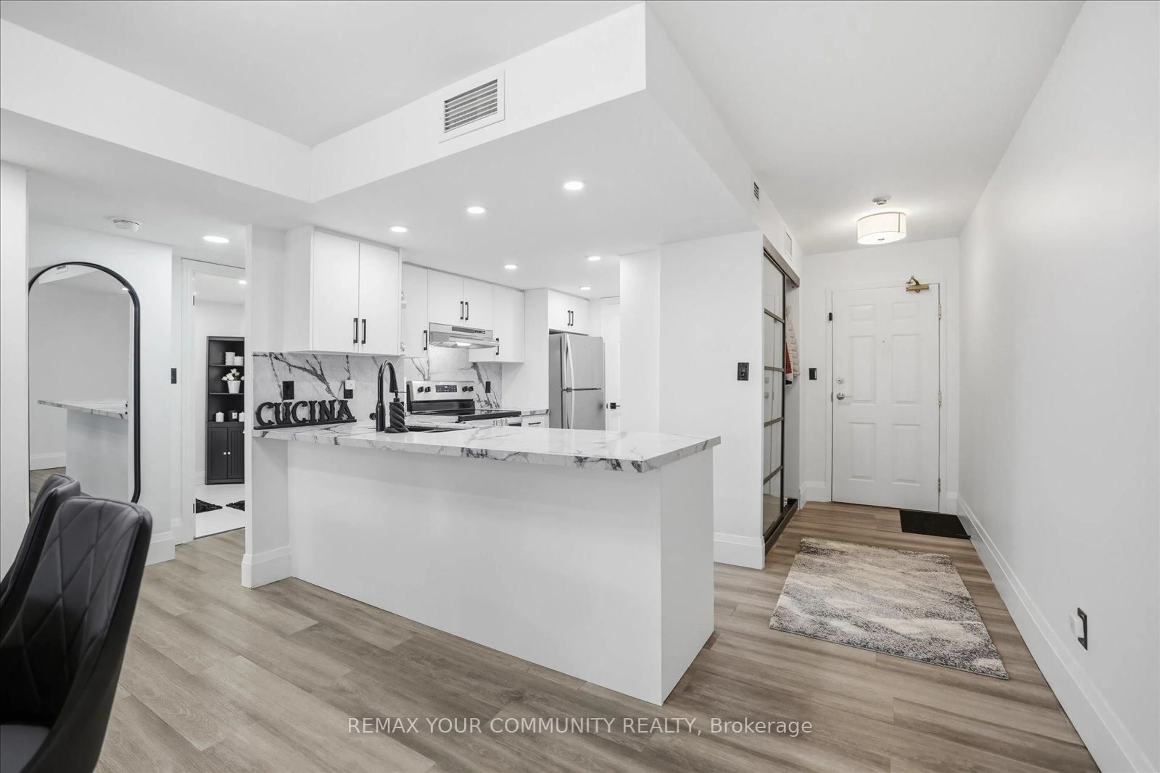 Open concept kitchen, ceramic/tile floor for 121 Woodbridge Ave #313, Vaughan Ontario L4L 9E3