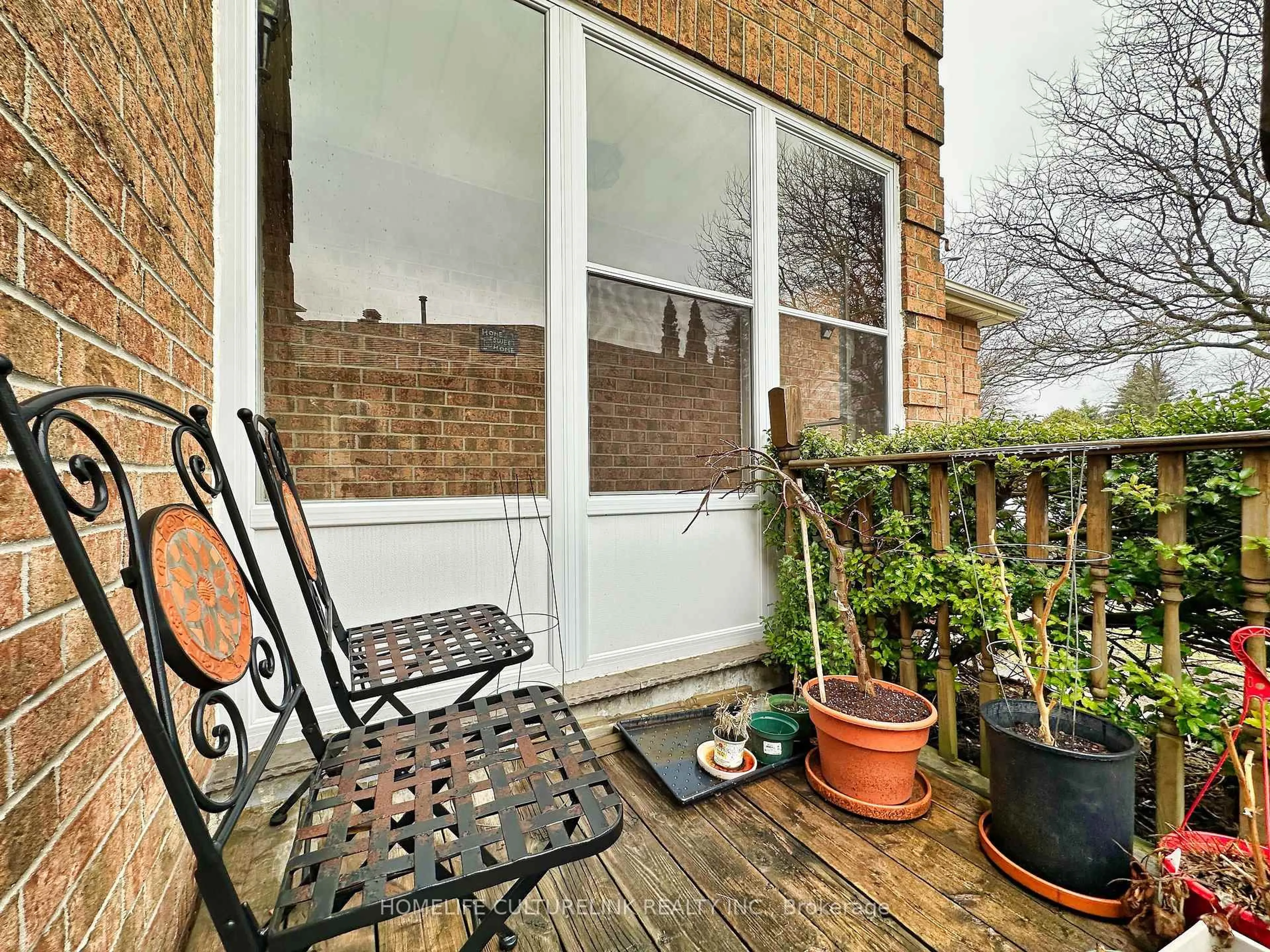 Patio, street for 18 Eugenia Crt, Markham Ontario L3R 4Y6