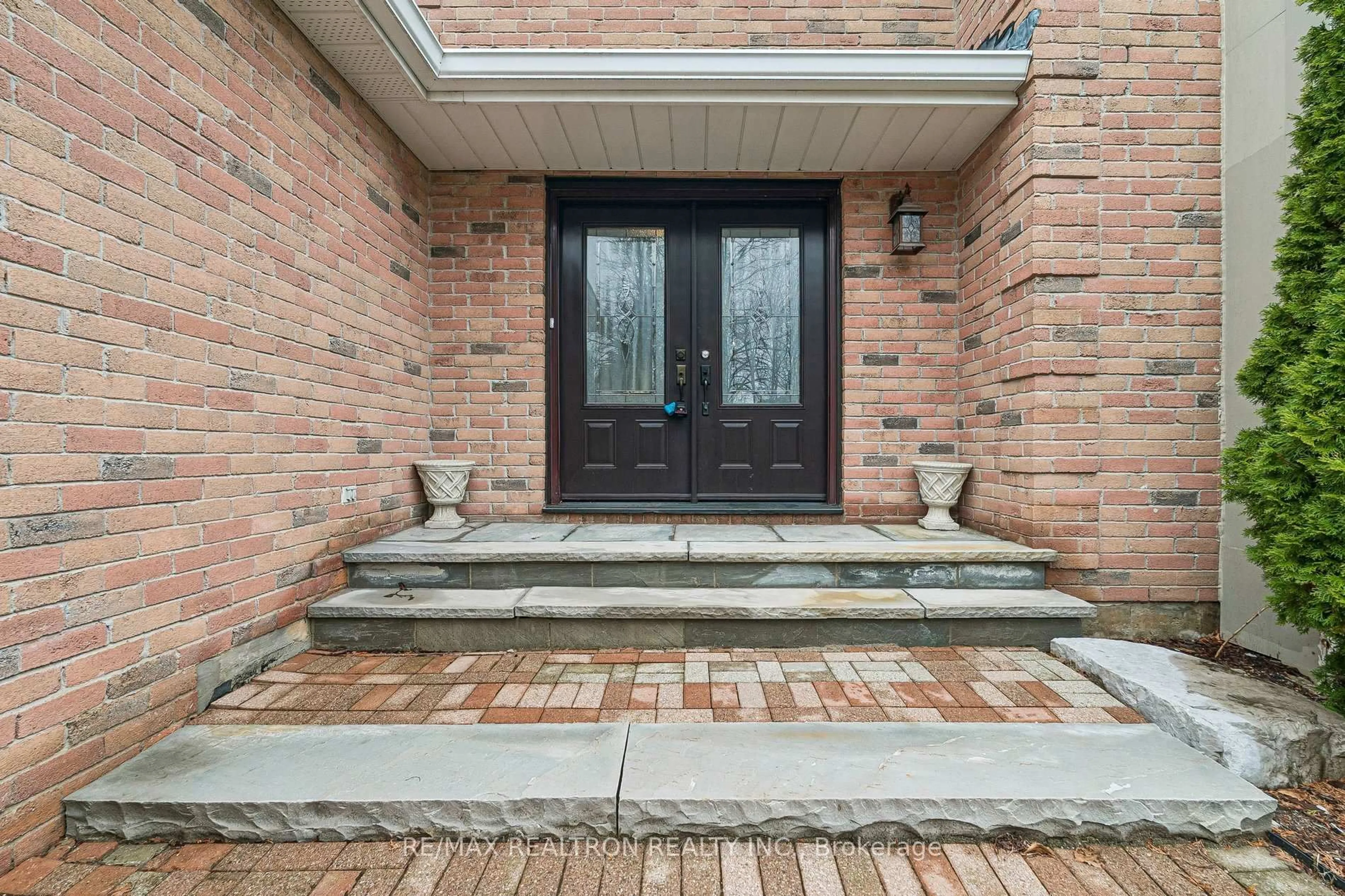 Indoor entryway for 108 Cranberry Lane, Aurora Ontario L4G 5Z3
