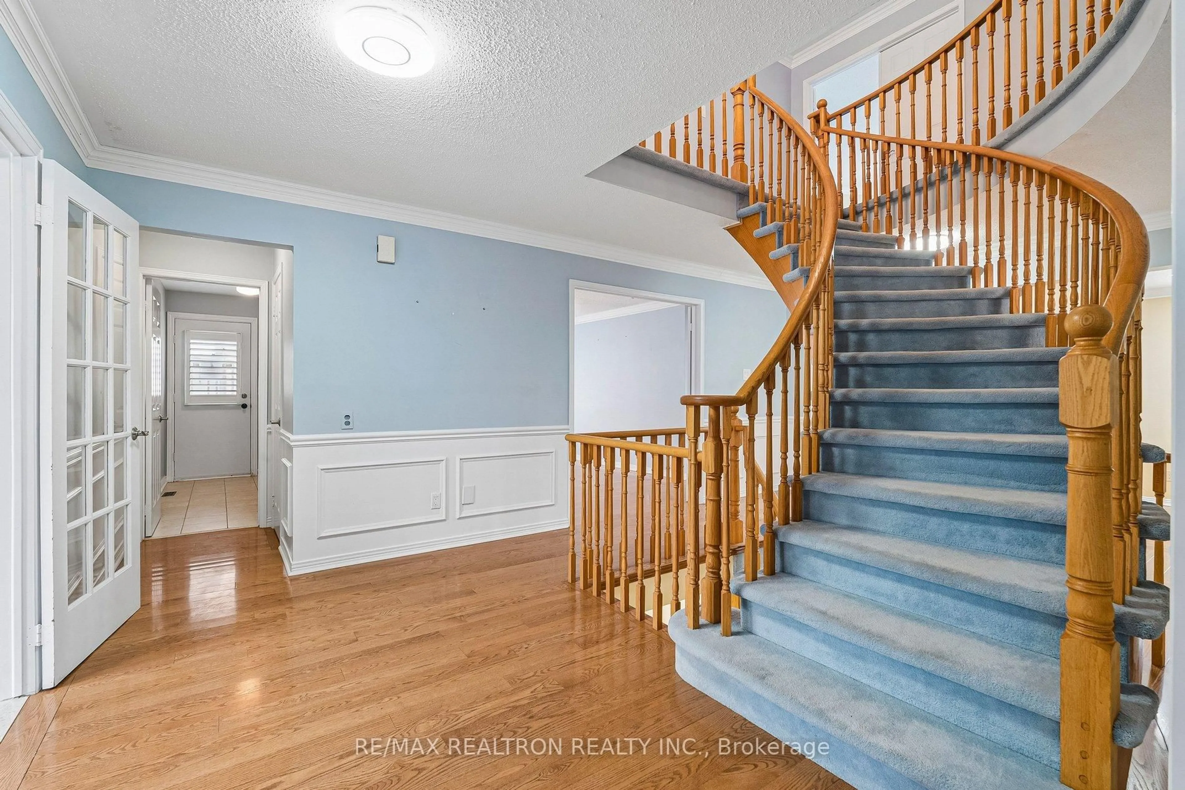 Stairs for 108 Cranberry Lane, Aurora Ontario L4G 5Z3