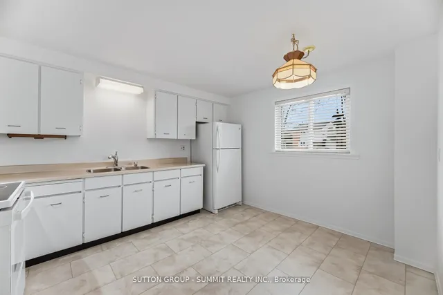 11 St Andrew's Crt, Aurora 5