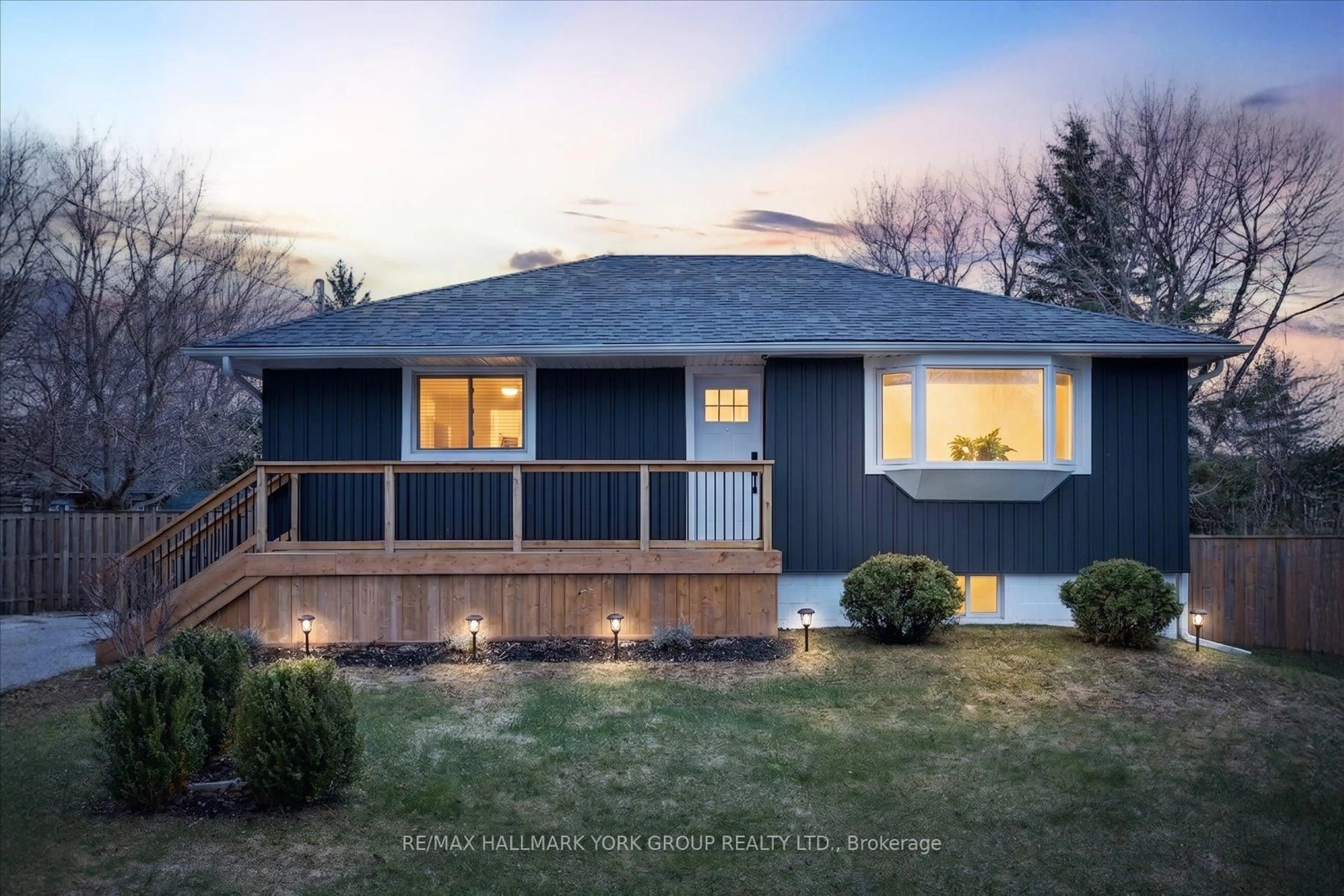 Home with vinyl exterior material, street for 343 Winnifred Dr, Georgina Ontario L4P 3B6