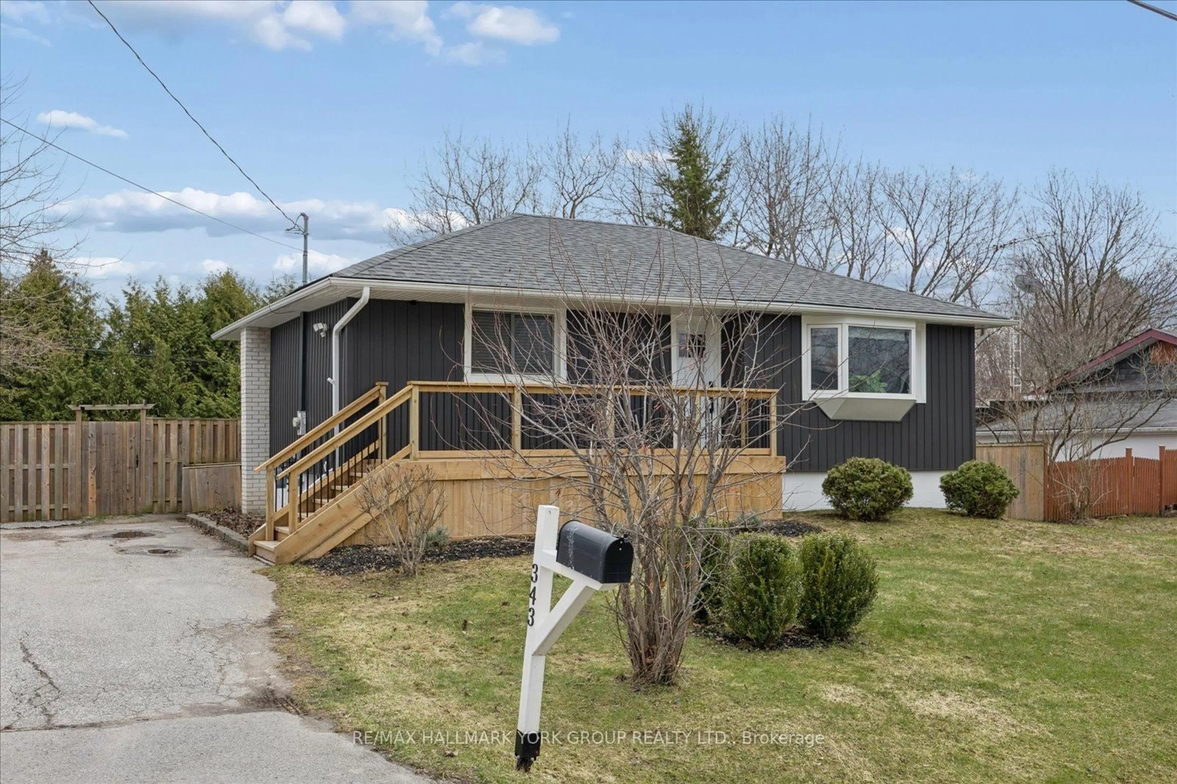 Home with vinyl exterior material, street for 343 Winnifred Dr, Georgina Ontario L4P 3B6