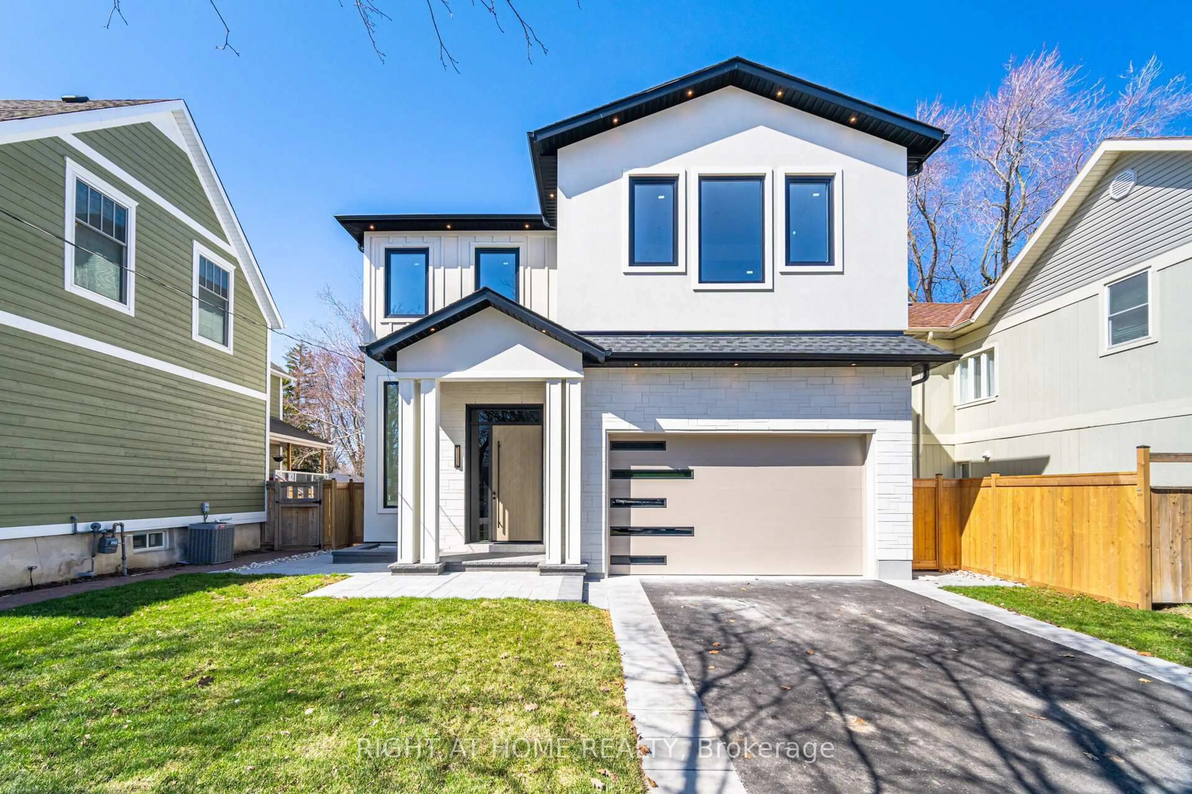 Home with vinyl exterior material, street for 84 Mosley St, Aurora Ontario L4G 1H1