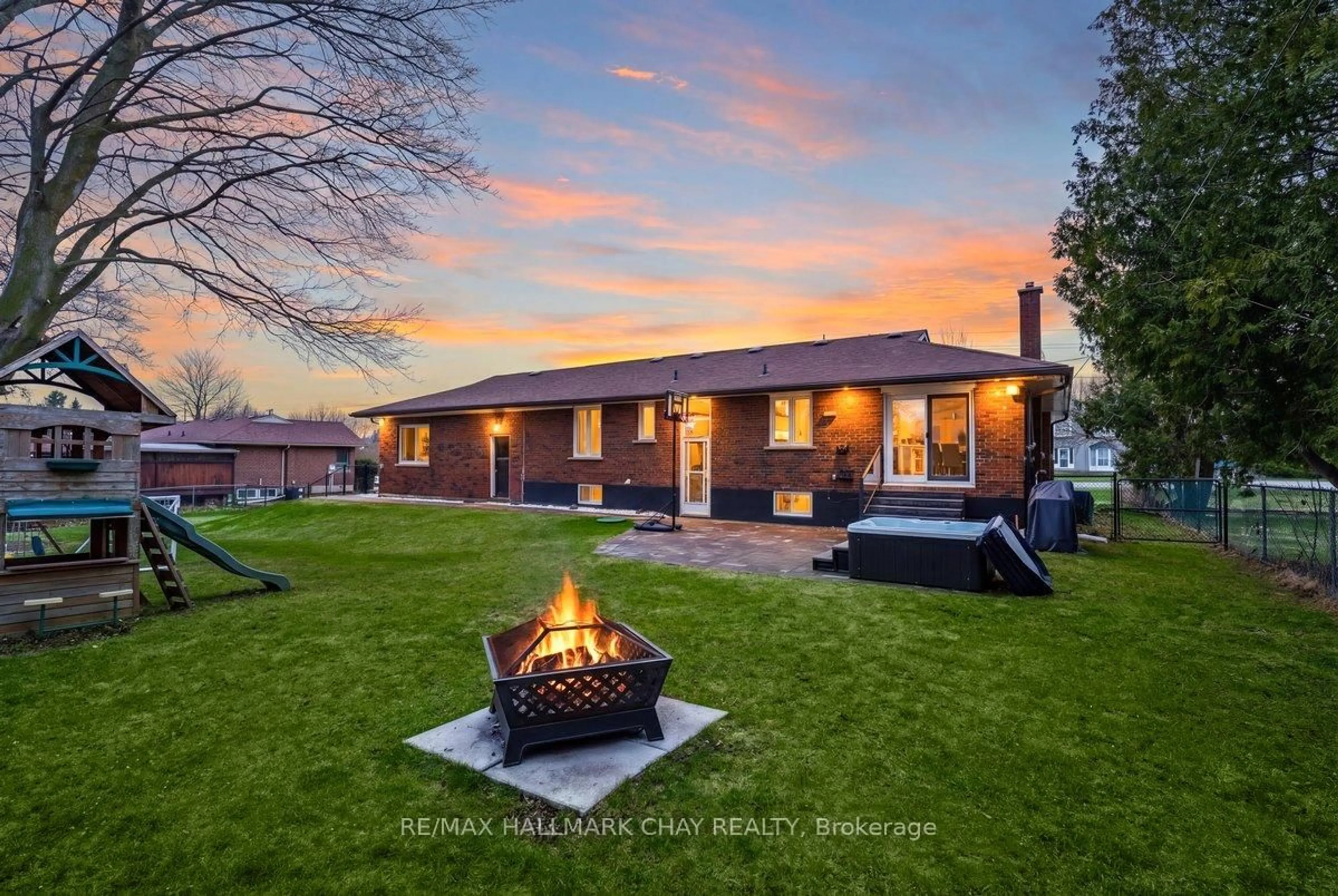 A pic from outside/outdoor area/front of a property/back of a property/a pic from drone, unknown for 1587 Mount Albert Rd, East Gwillimbury Ontario L0G 1V0