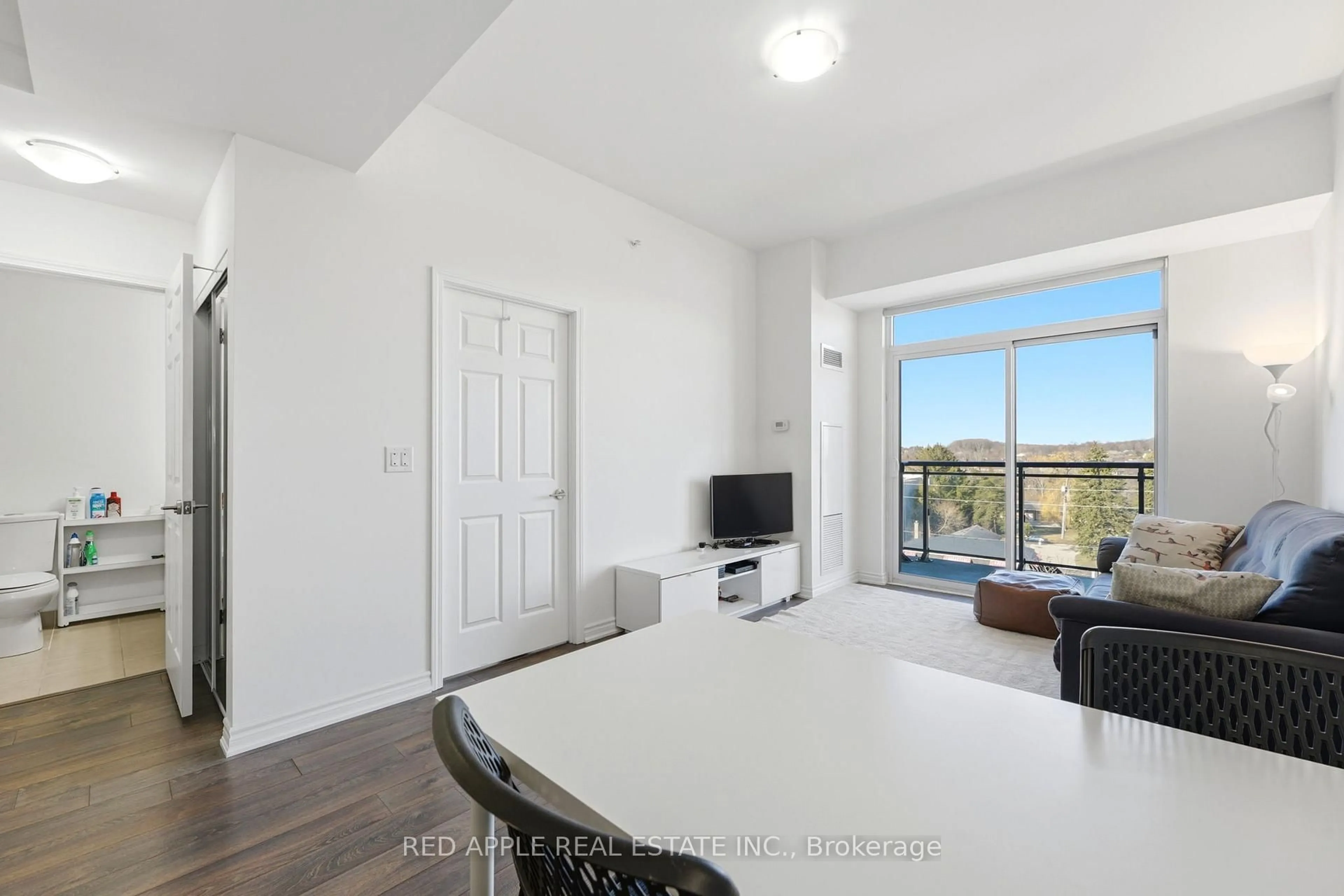 A pic of a room for 11611 Yonge St #719, Richmond Hill Ontario L4E 3N8