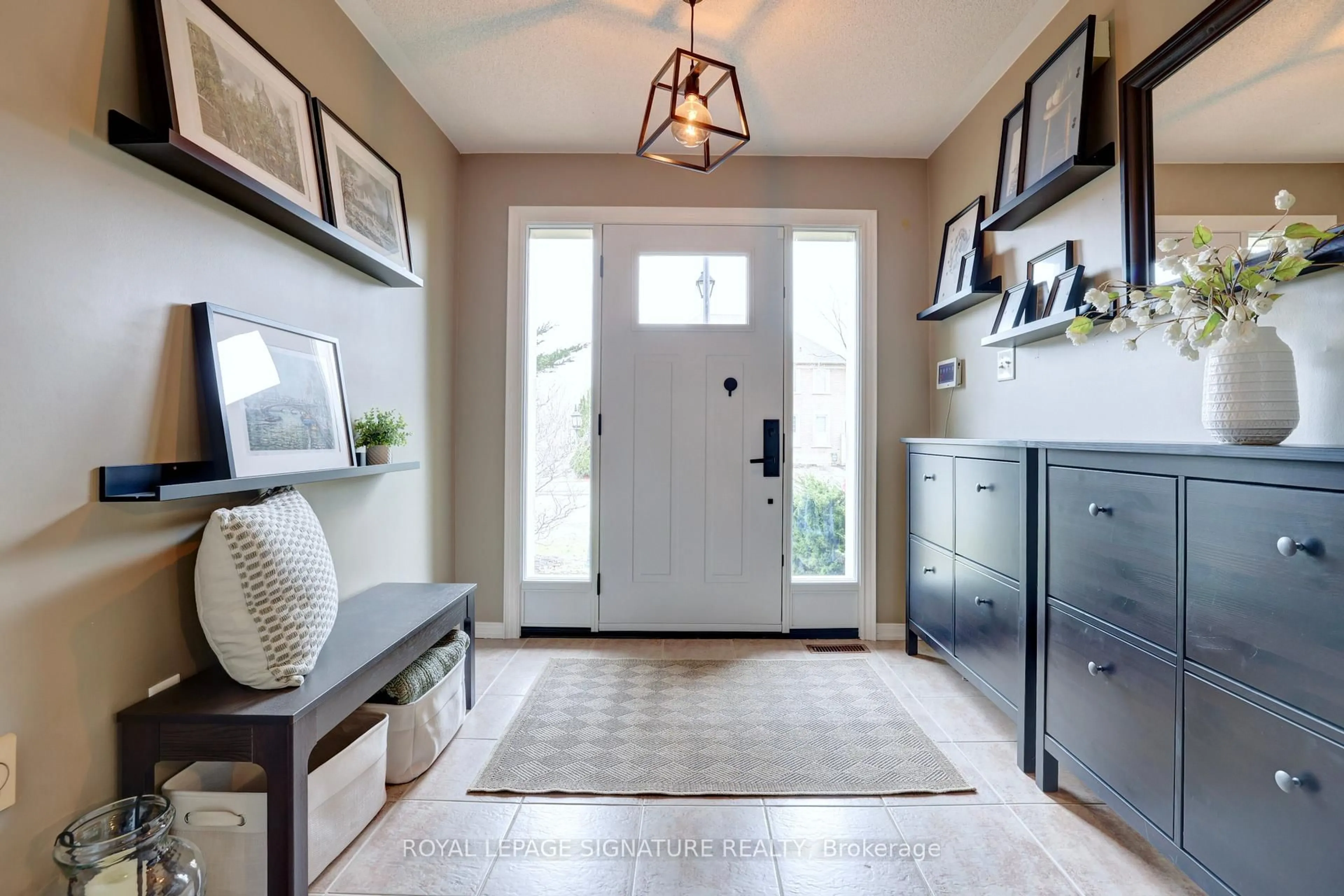 Indoor entryway for 2 Apollo Dr, Richmond Hill Ontario L4E 4C2