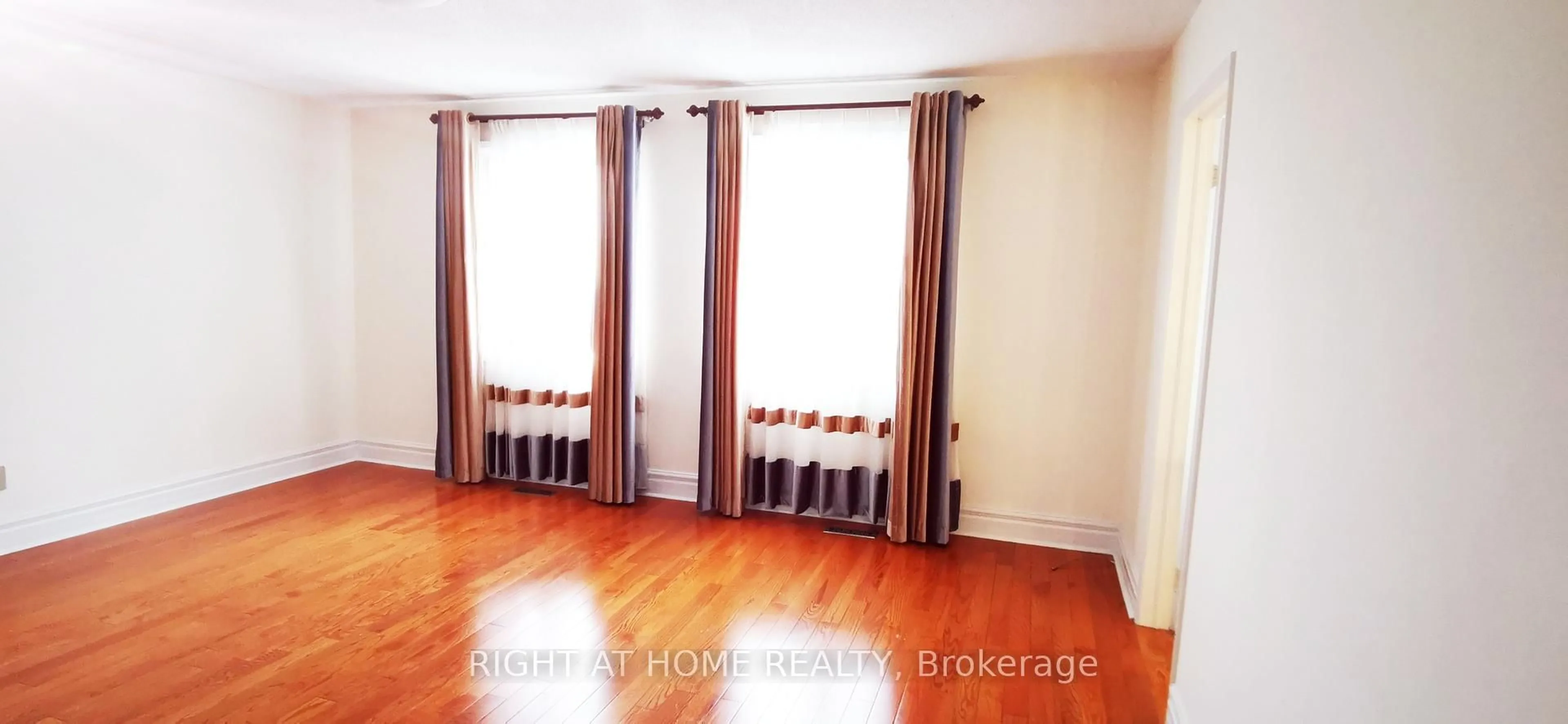 A pic of a room for 358 Valleymede Dr, Richmond Hill Ontario L4B 3E8