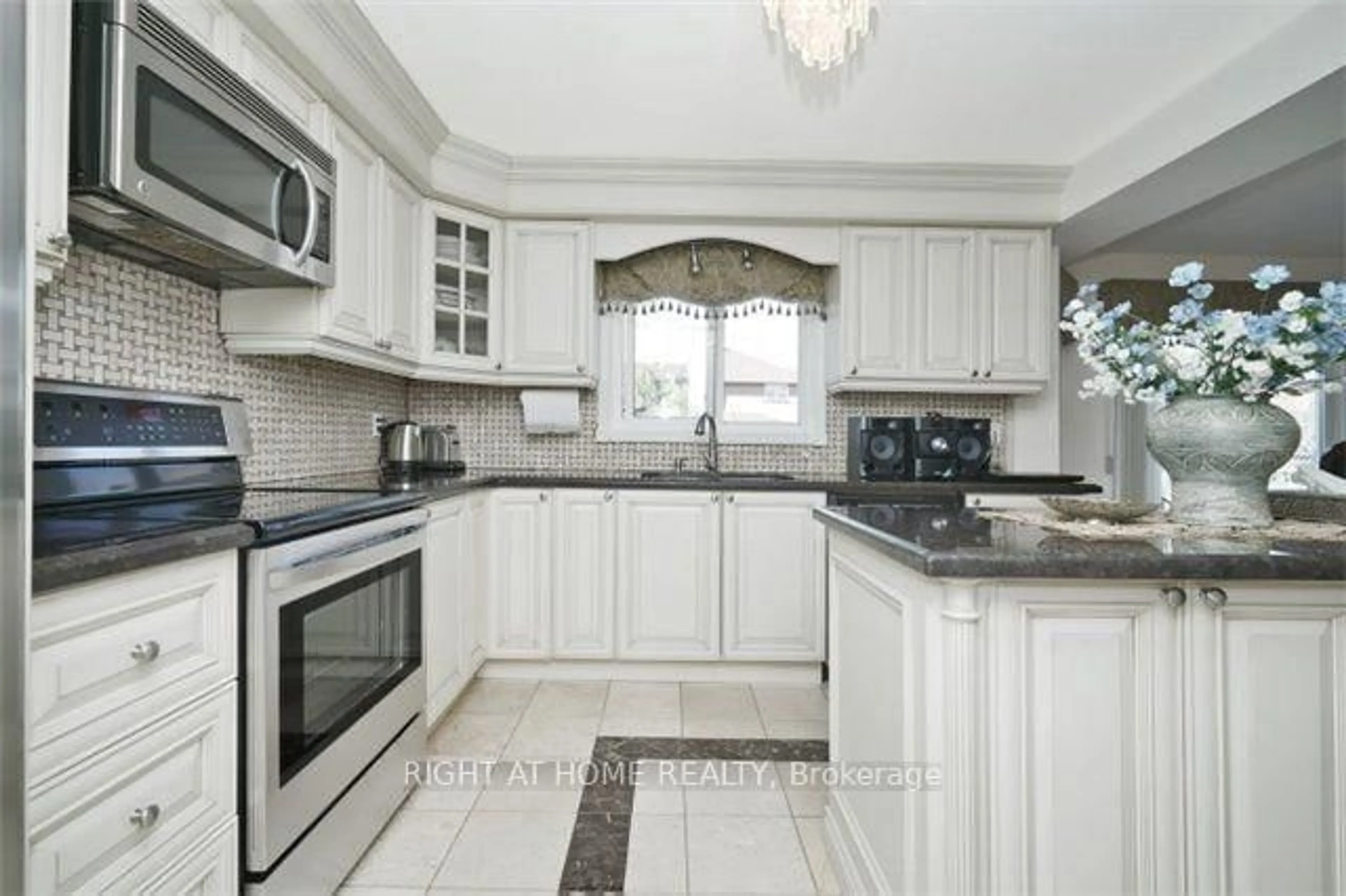 Unknown for 358 Valleymede Dr, Richmond Hill Ontario L4B 3E8