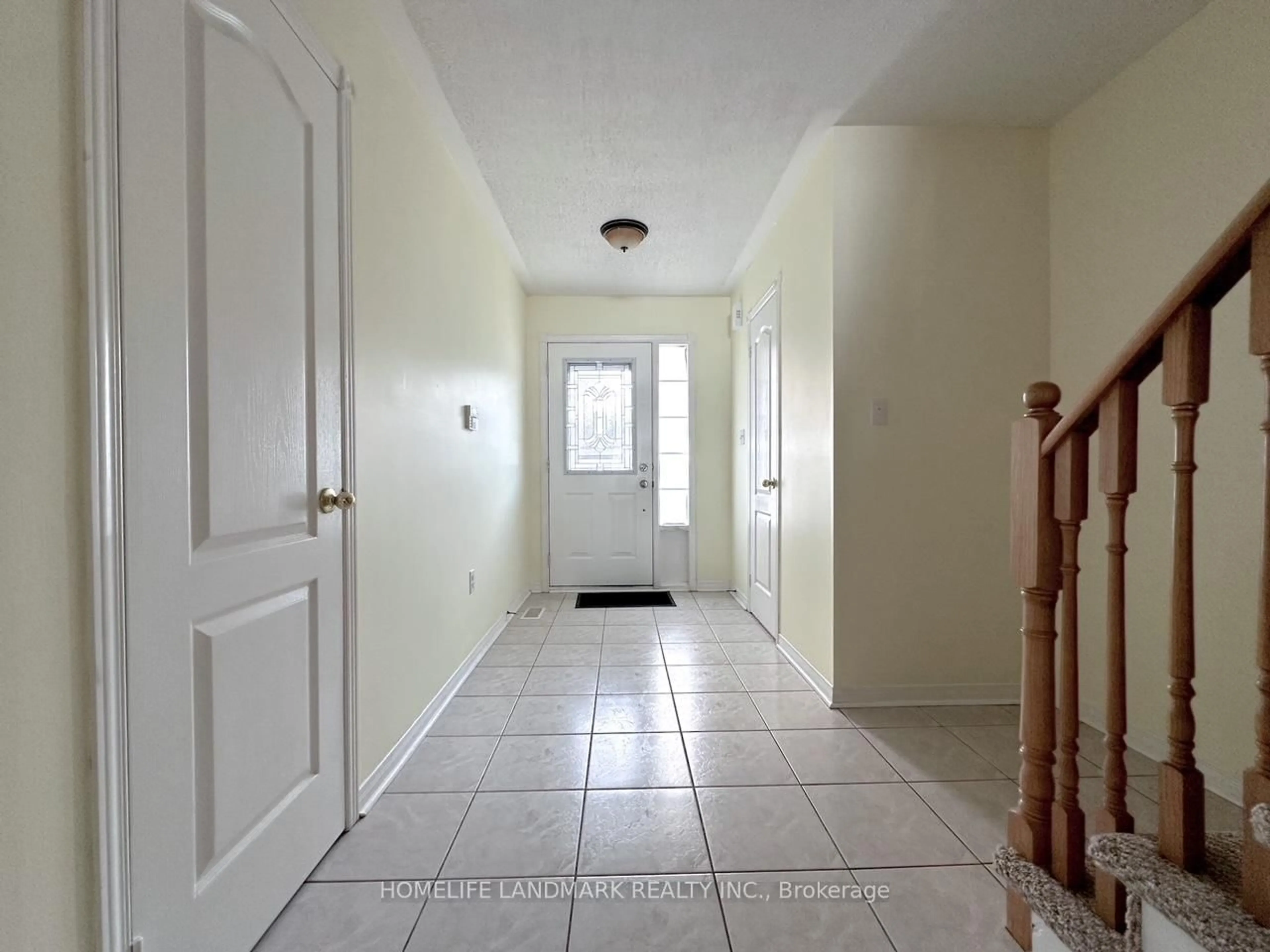 Indoor entryway for 24 Crittenden Dr, Georgina Ontario L4P 4E7