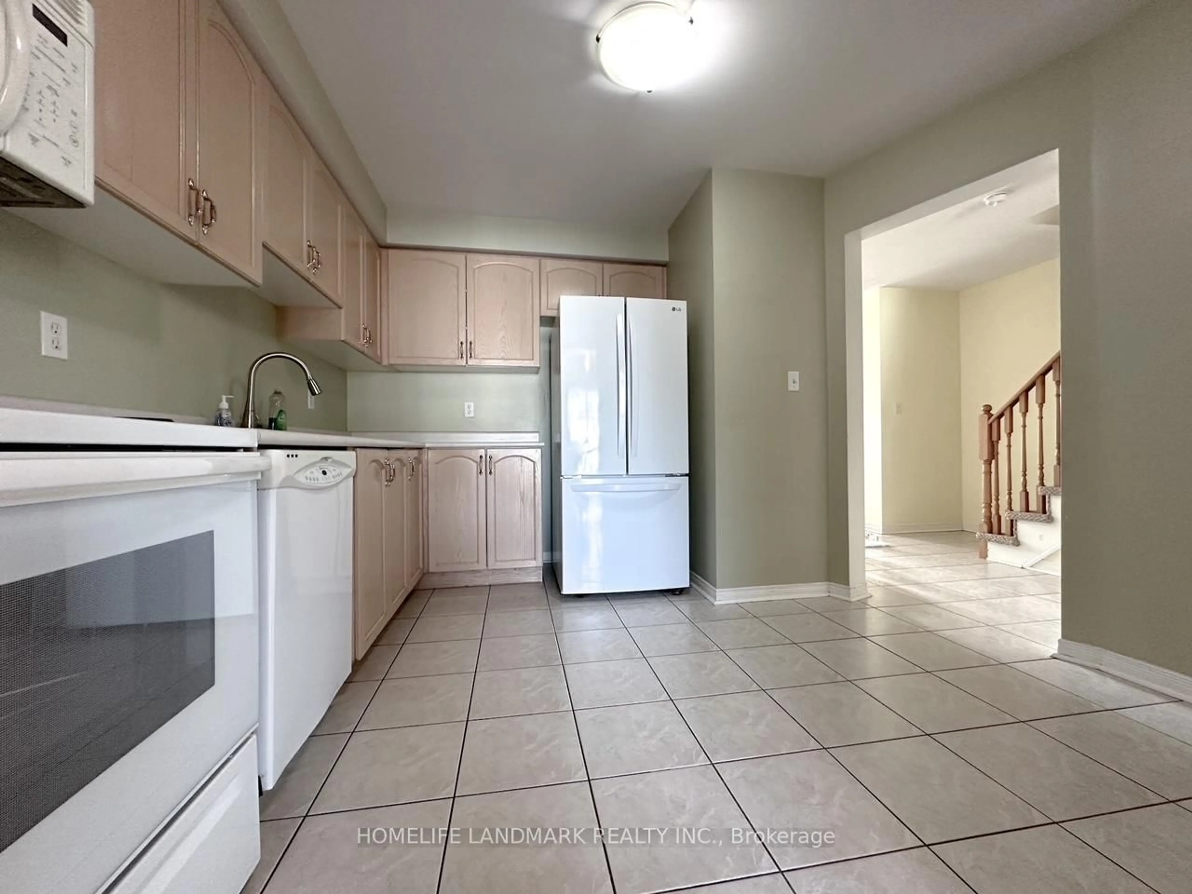 Standard kitchen, ceramic/tile floor for 24 Crittenden Dr, Georgina Ontario L4P 4E7