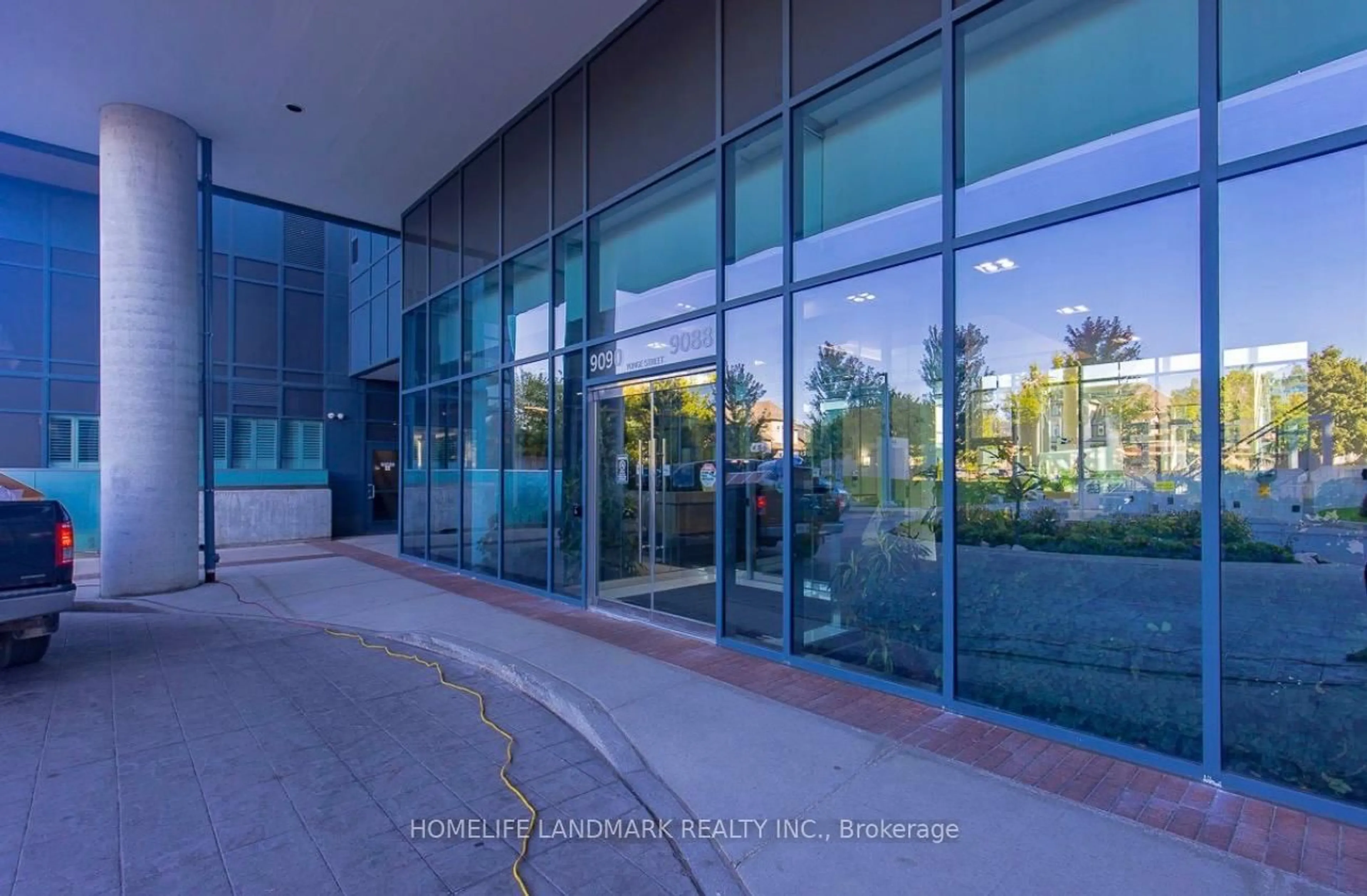 Indoor foyer for 9088 Yonge St #507A, Richmond Hill Ontario L4C 0Y6