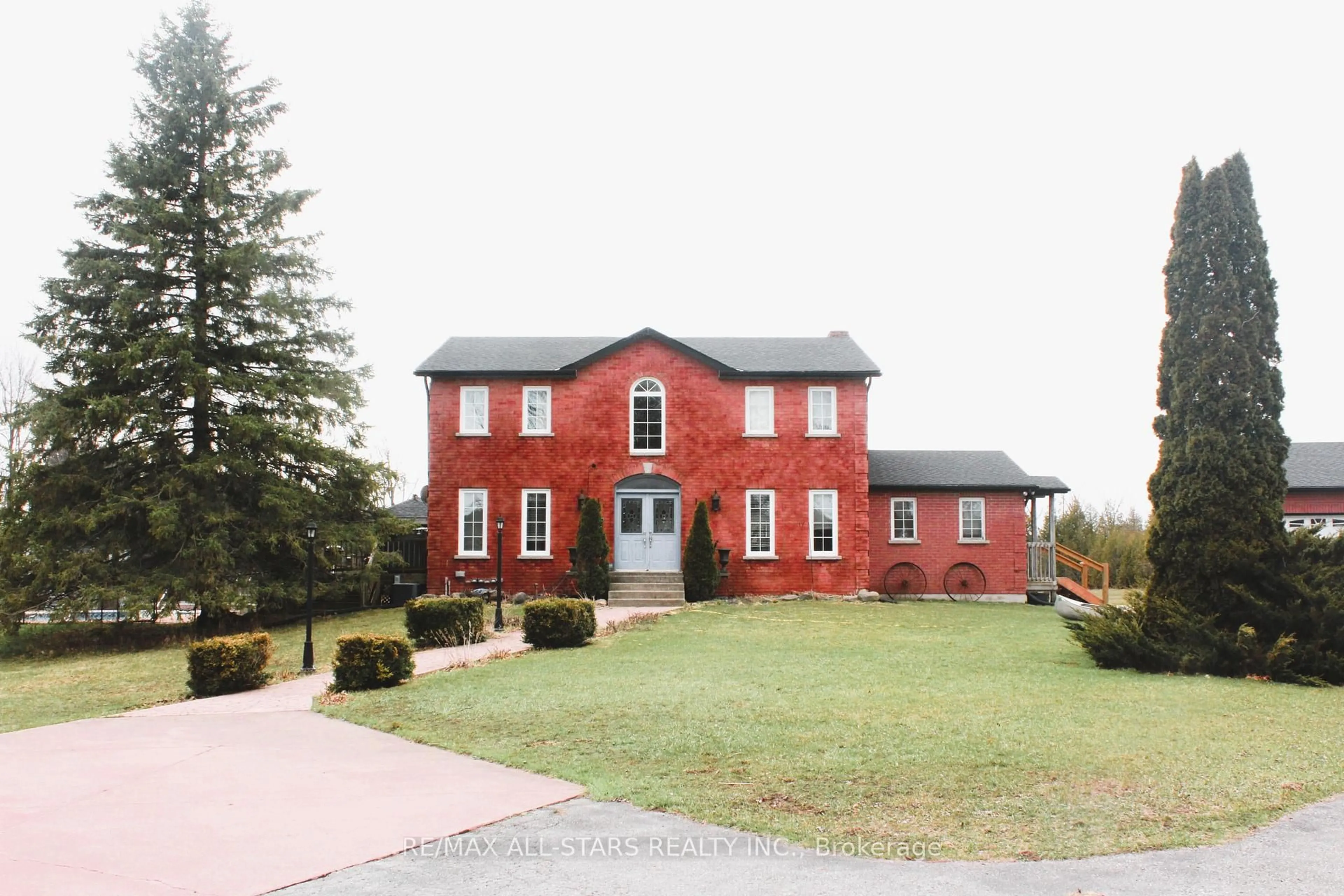 Home with brick exterior material, building for 25472 Lakeridge Rd, Georgina Ontario L0E 1N0