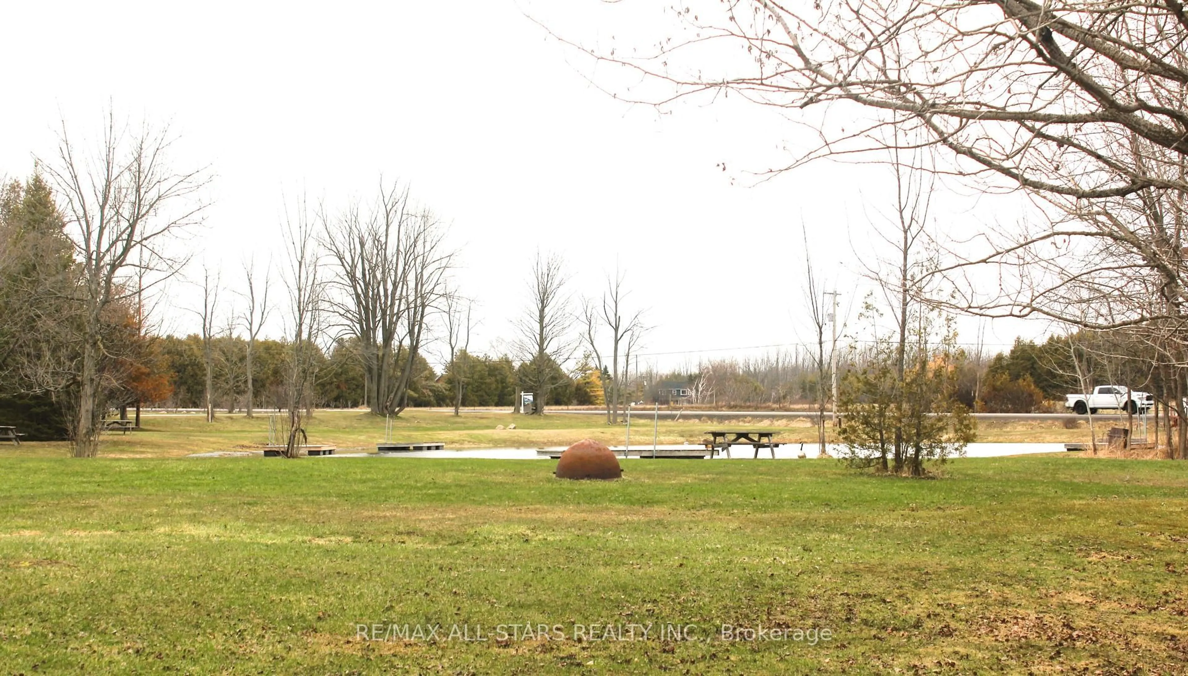 Patio, unknown for 25472 Lakeridge Rd, Georgina Ontario L0E 1N0