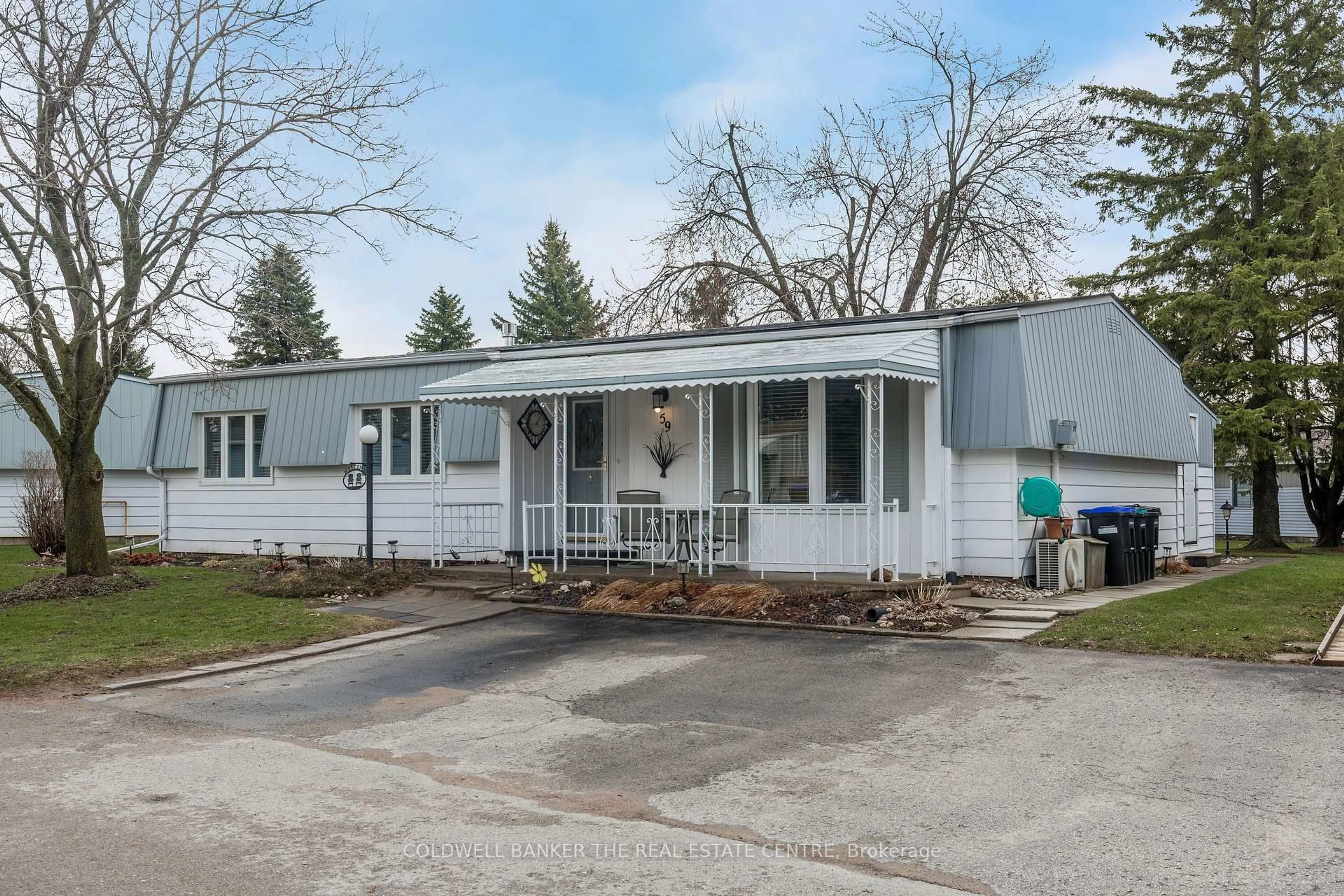 Home with vinyl exterior material, street for 59 Linden Lane, Innisfil Ontario L9S 1P9