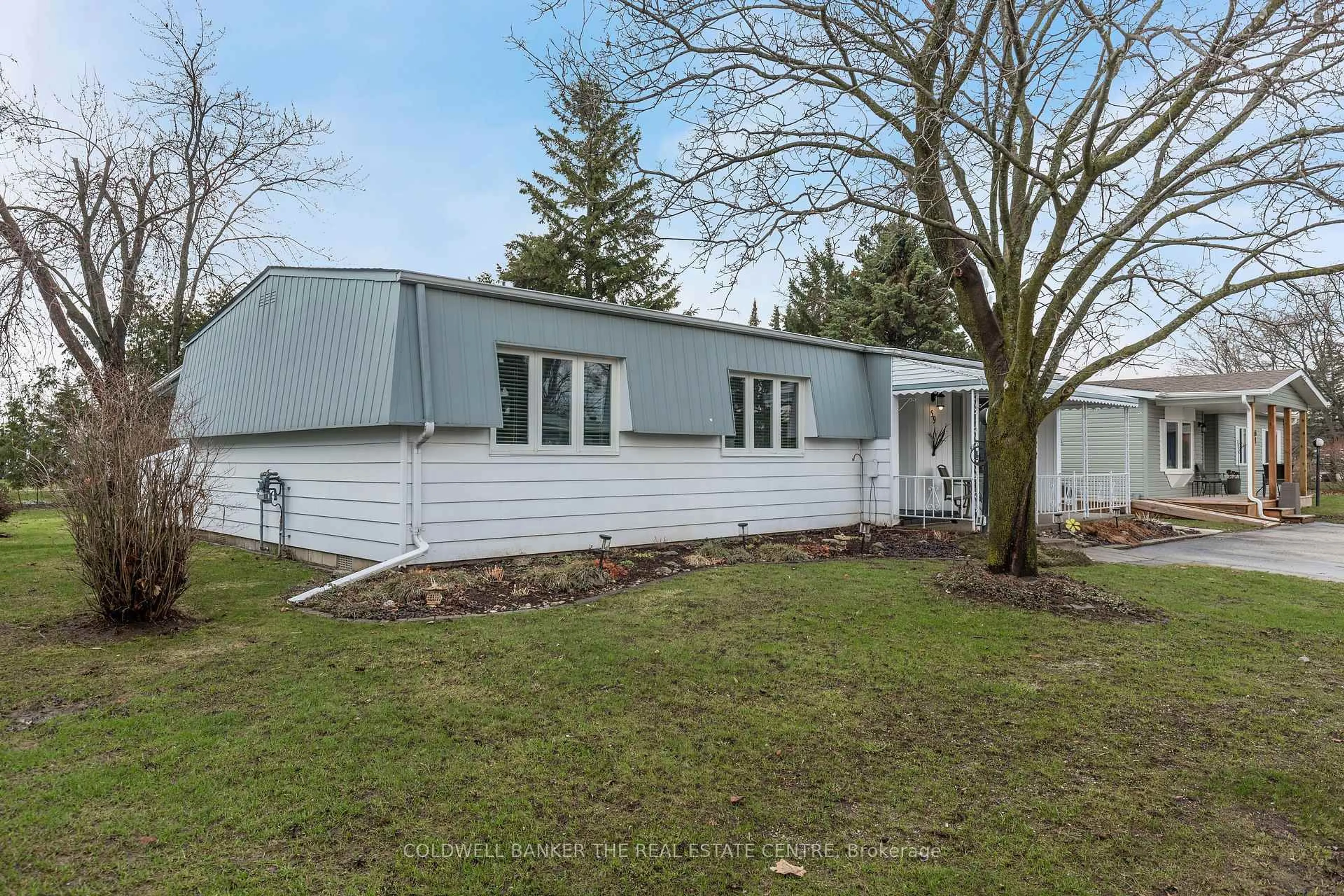 Home with vinyl exterior material, street for 59 Linden Lane, Innisfil Ontario L9S 1P9