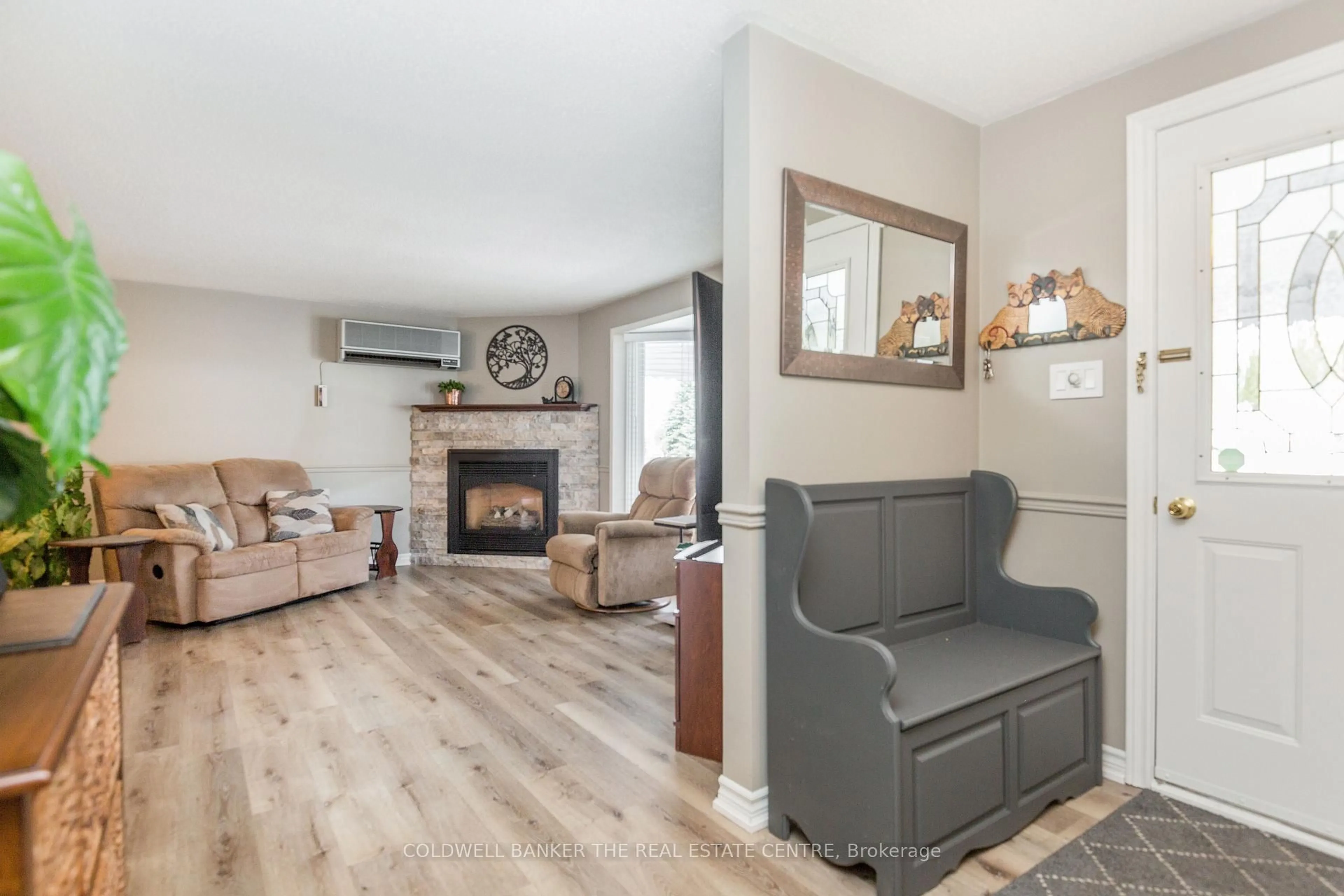 Living room with furniture, unknown for 59 Linden Lane, Innisfil Ontario L9S 1P9