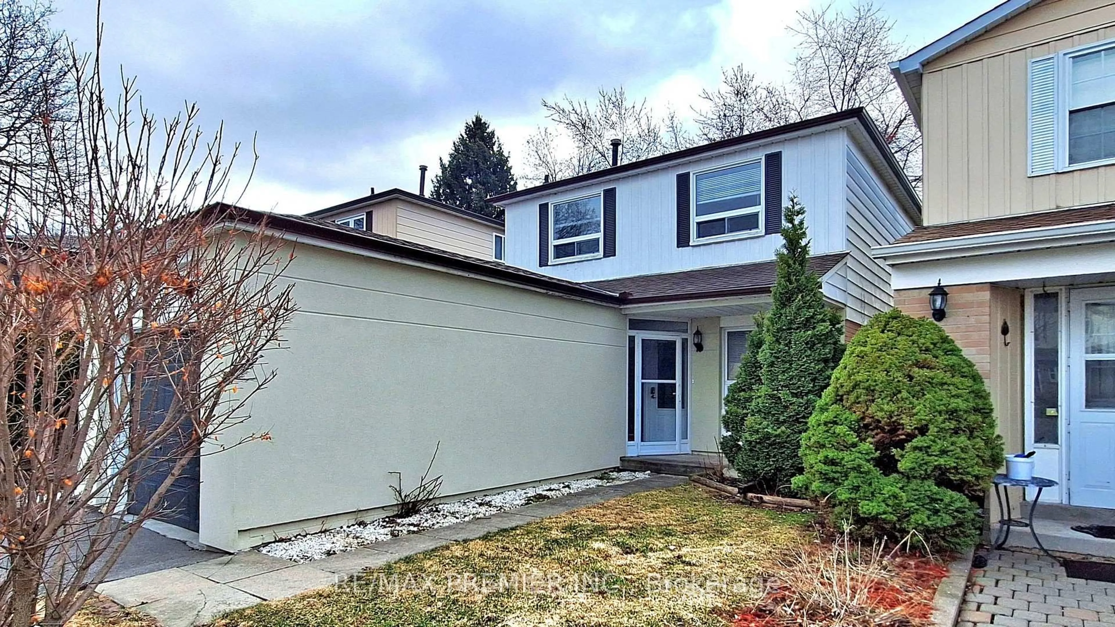 Home with vinyl exterior material, street for 742 Beman Dr, Newmarket Ontario L3Y 4Z2