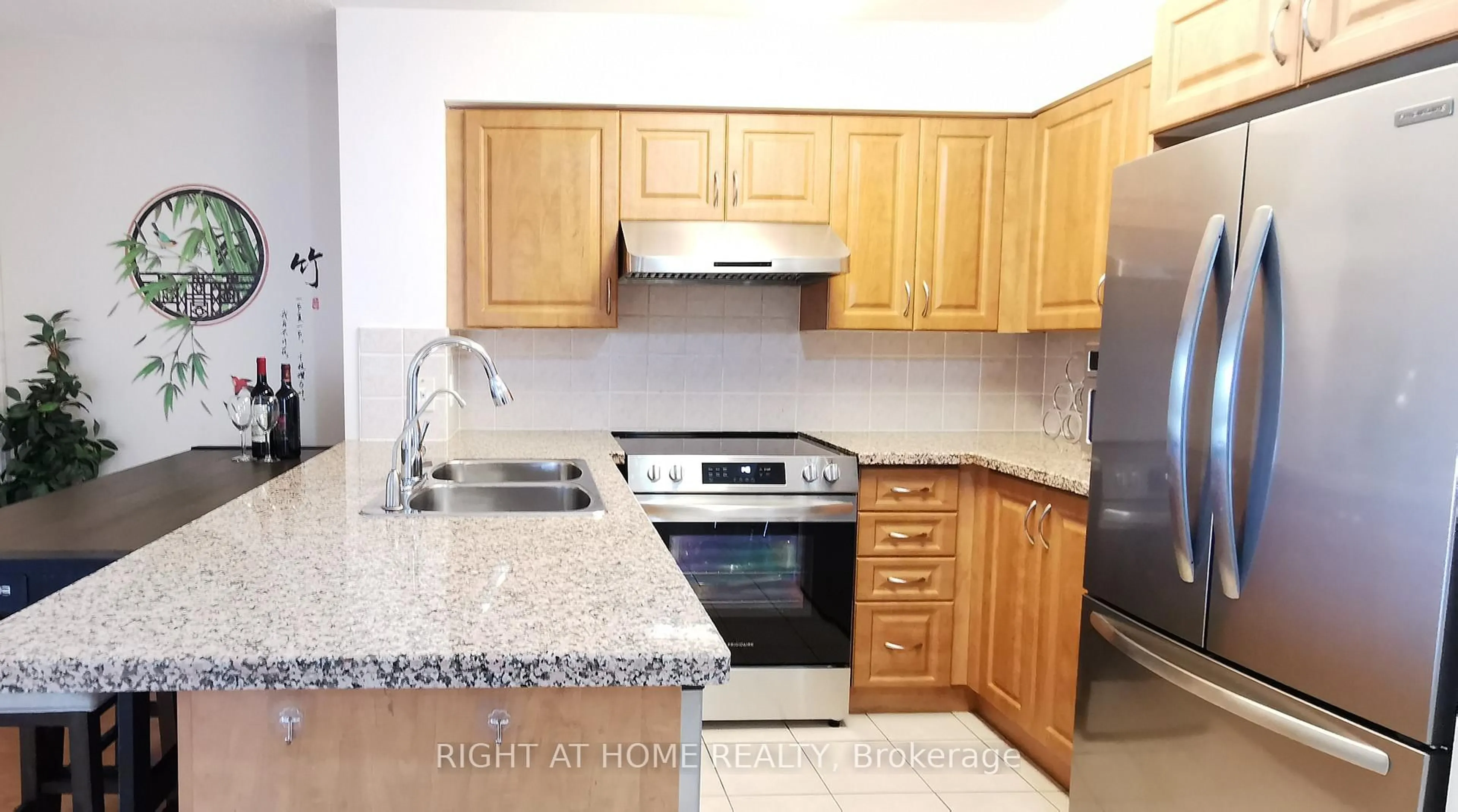Standard kitchen, unknown for 7363 Kennedy Rd #613, Markham Ontario L3R 1G8