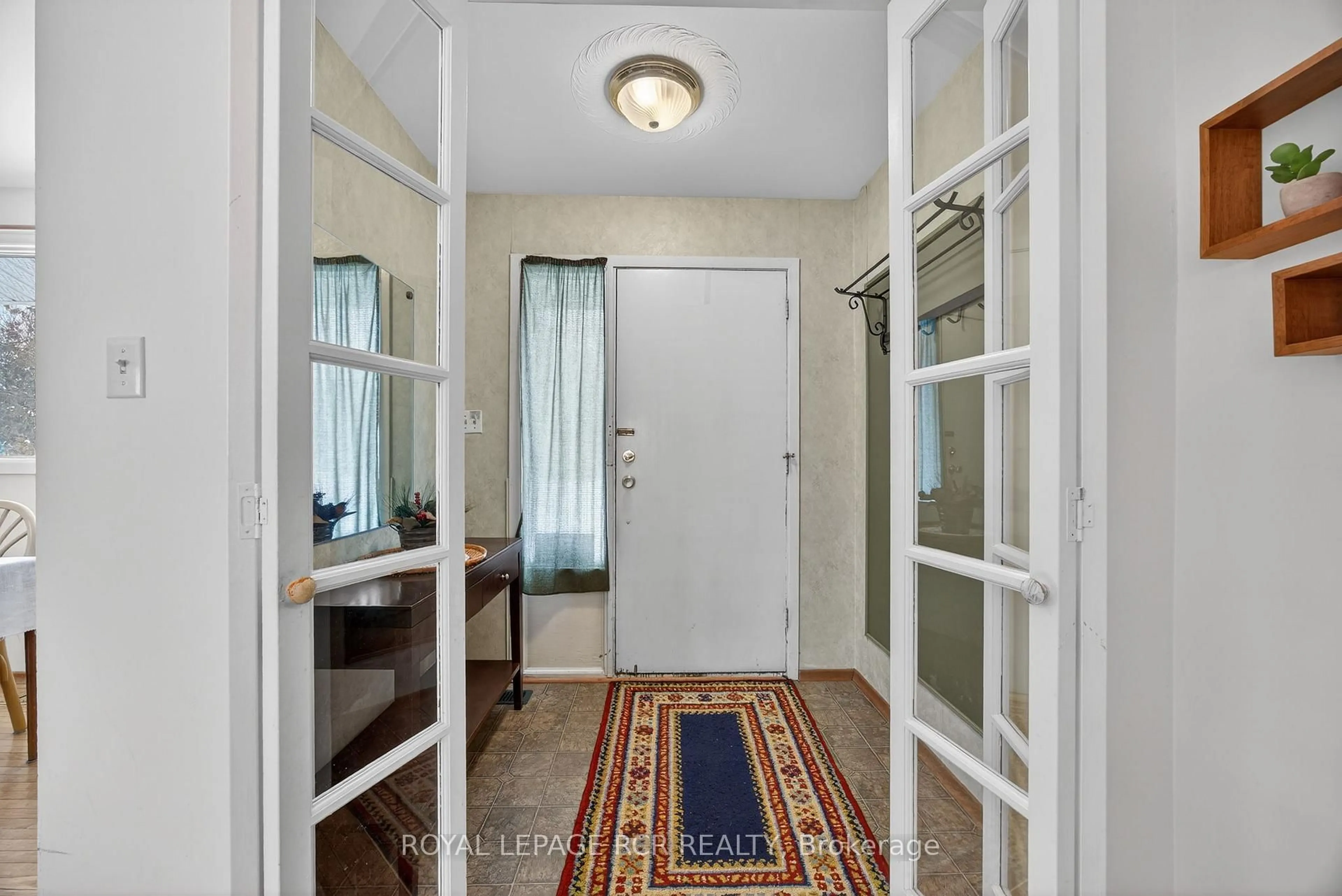 Indoor entryway for 24 Drummond St, Adjala-Tosorontio Ontario L0G 1L0