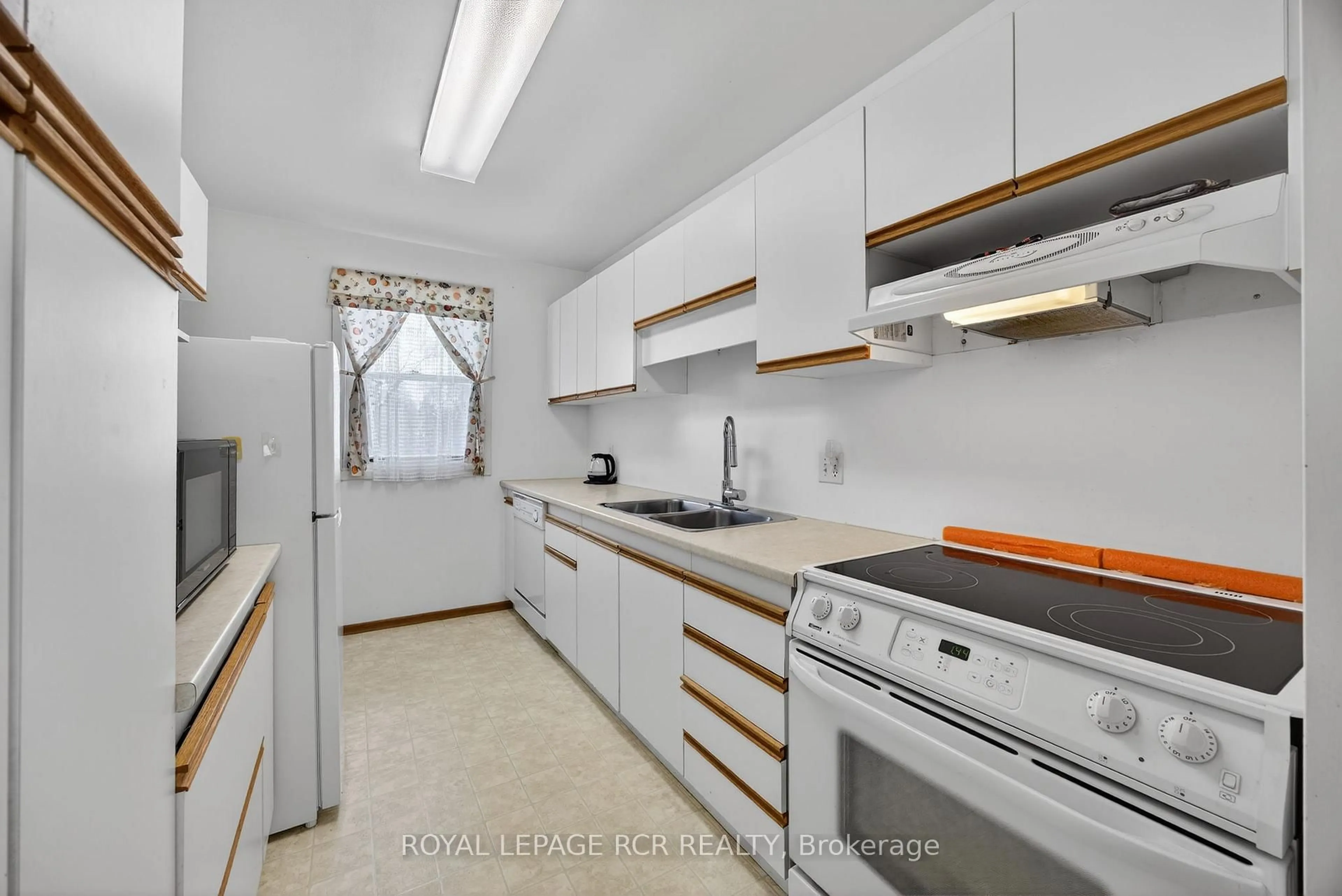 Standard kitchen, unknown for 24 Drummond St, Adjala-Tosorontio Ontario L0G 1L0
