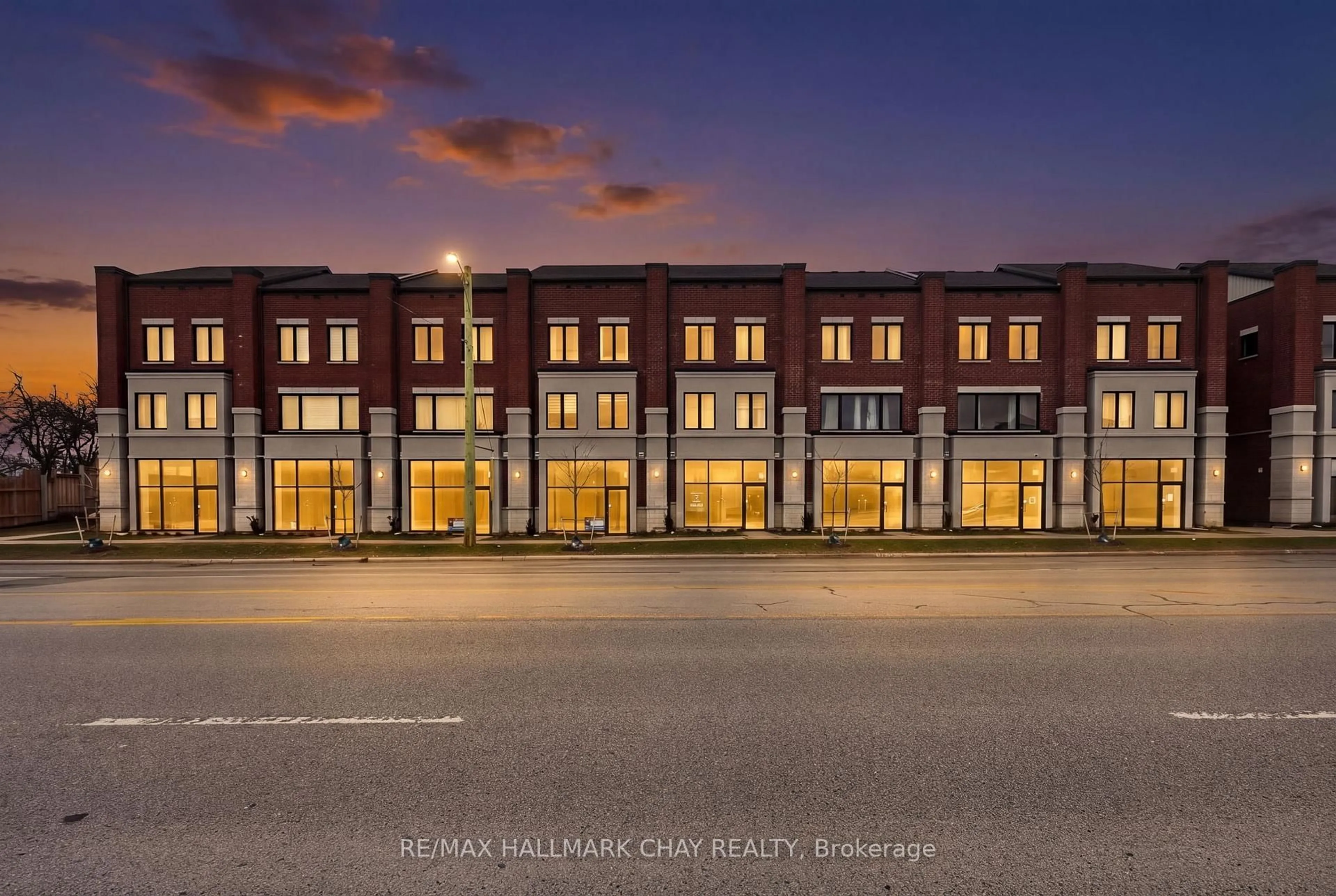 A pic from outside/outdoor area/front of a property/back of a property/a pic from drone, building for 200 Dissette St #10, Bradford West Gwillimbury Ontario L3Z 3G8