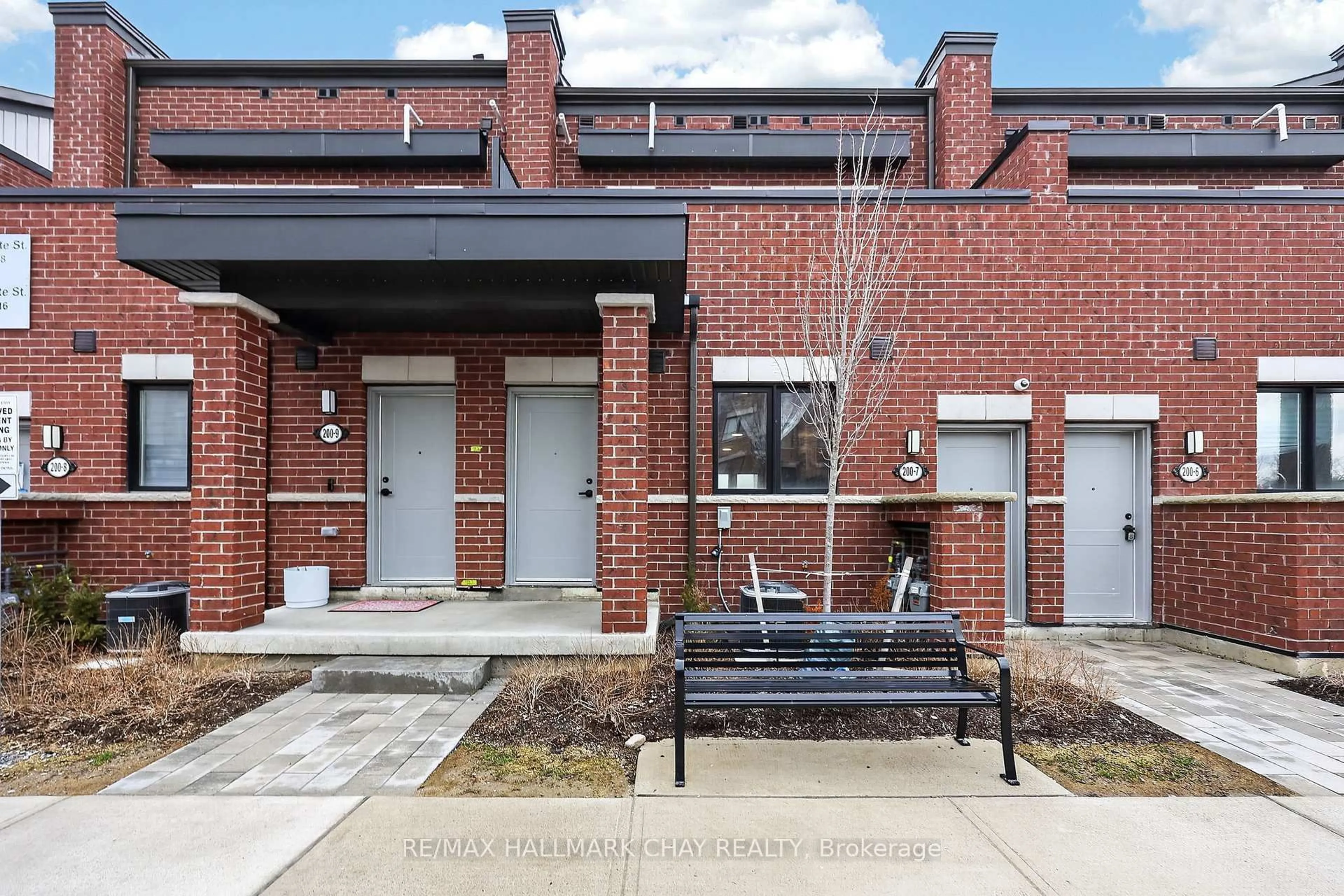 Home with brick exterior material, street for 200 Dissette St #10, Bradford West Gwillimbury Ontario L3Z 3G8