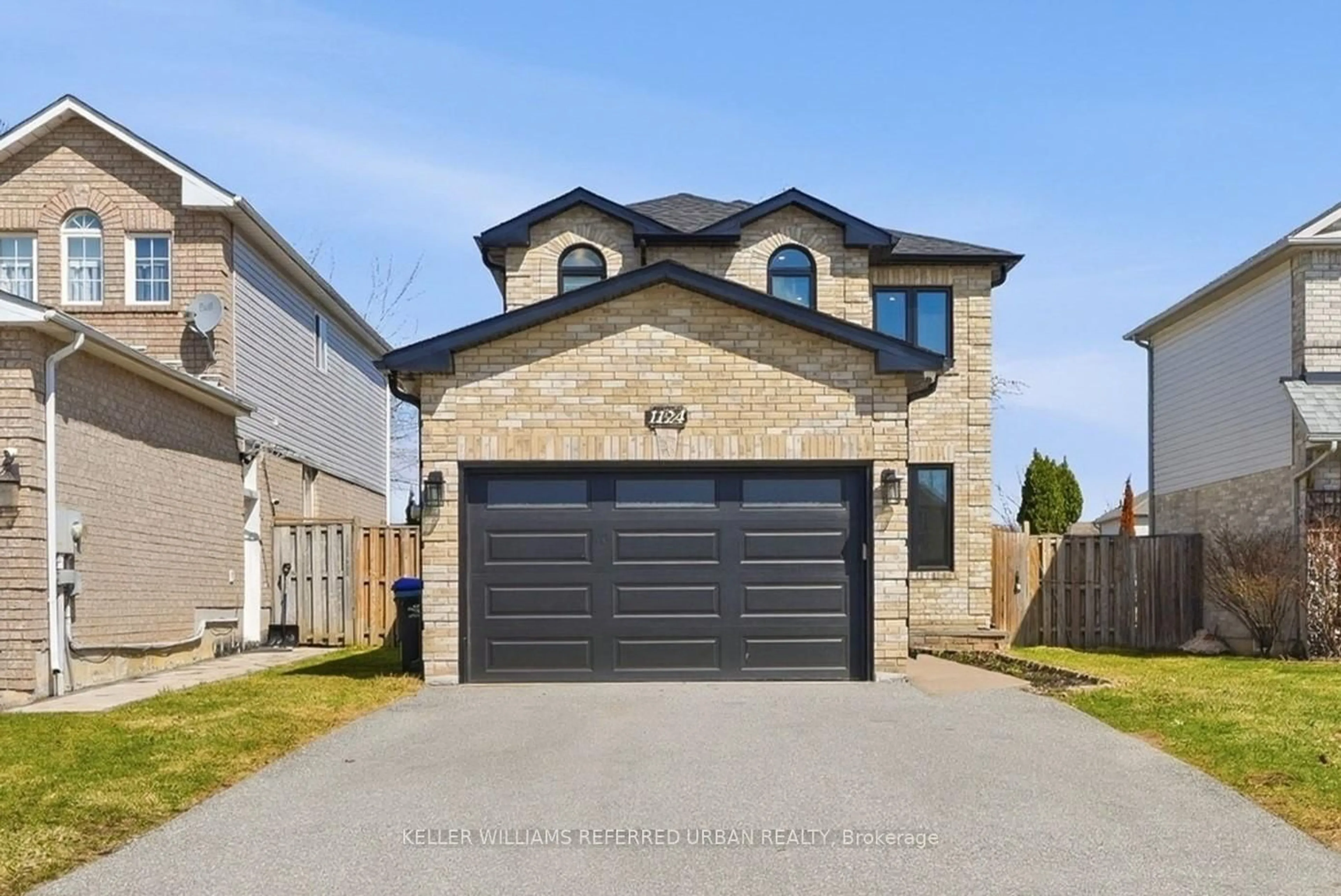 Home with brick exterior material, street for 1124 Corrie St, Innisfil Ontario L9S 1W9