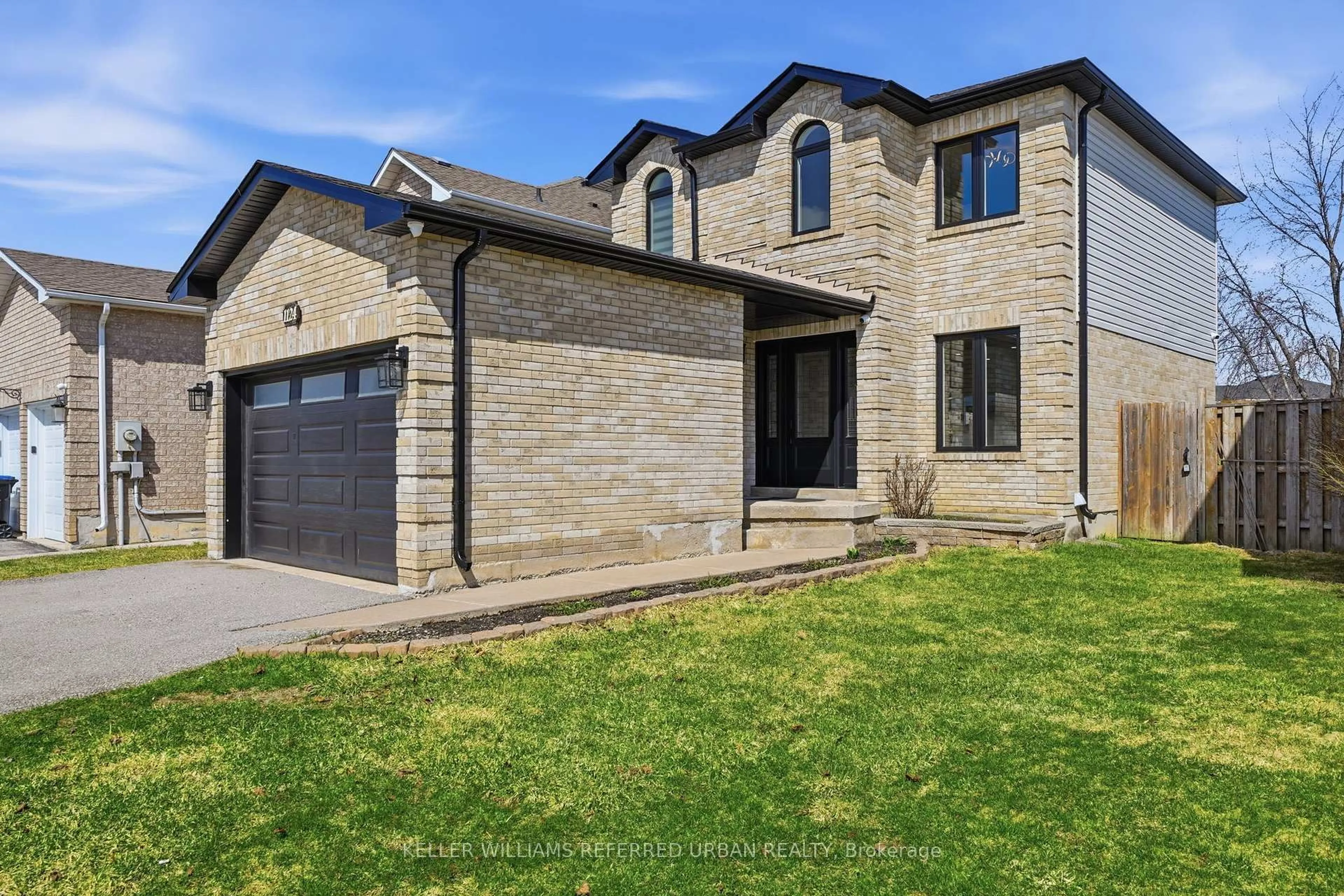 Home with brick exterior material, street for 1124 Corrie St, Innisfil Ontario L9S 1W9