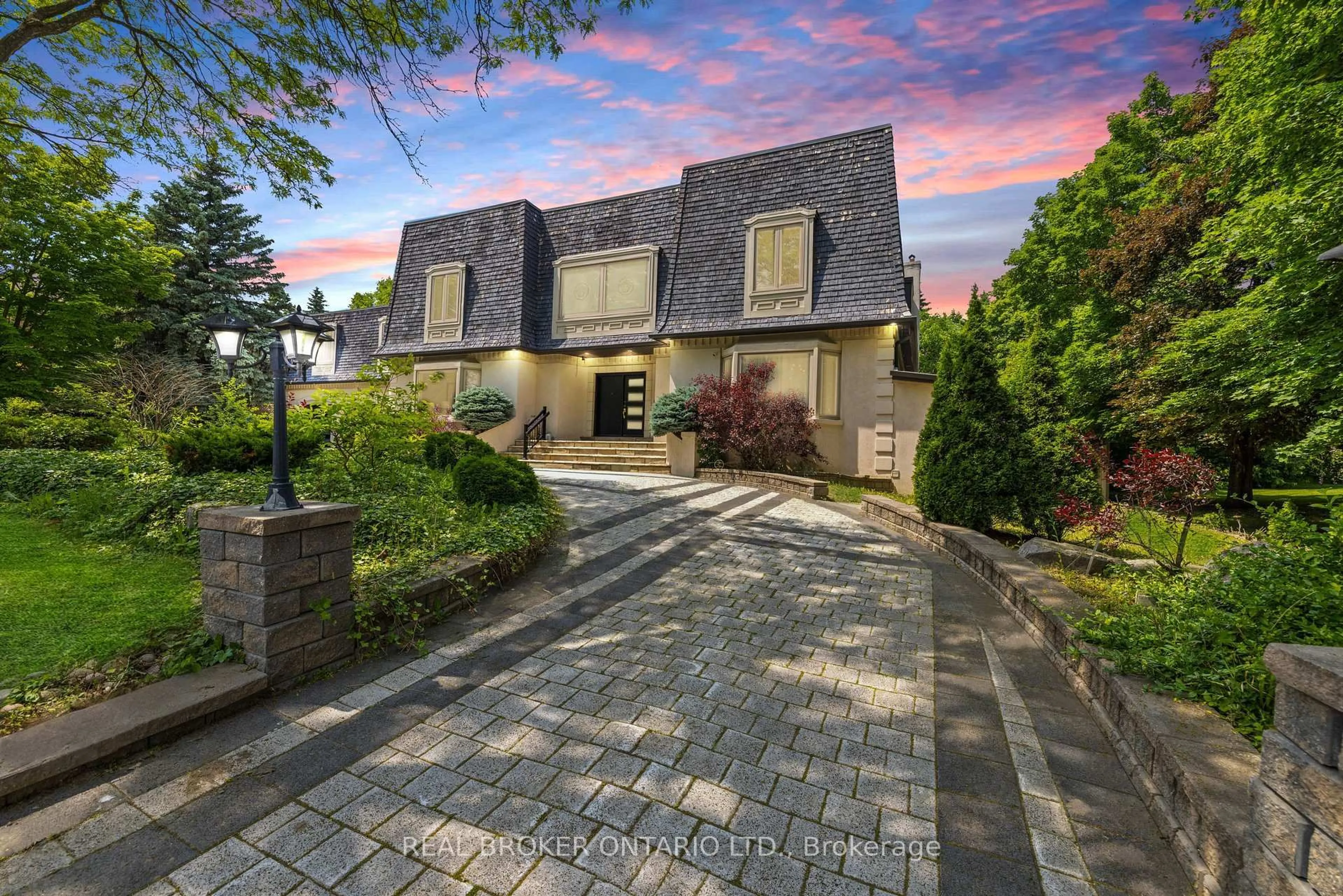 Patio, street for 106 Teefy Ave, Richmond Hill Ontario L4C 8C6