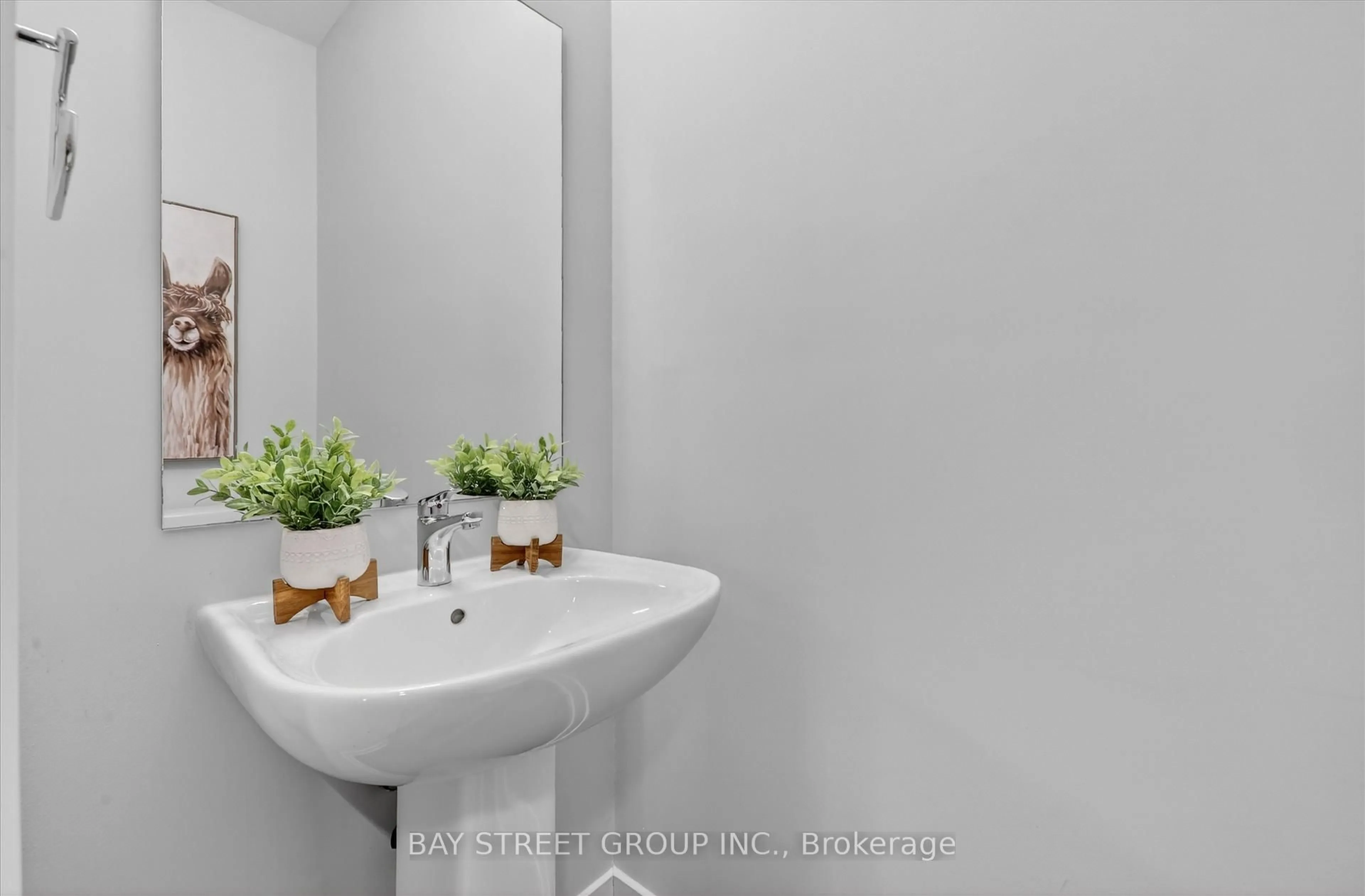 Standard bathroom, ceramic/tile floor for 23 SCHMIDT Lane, Markham Ontario L6C 3L7