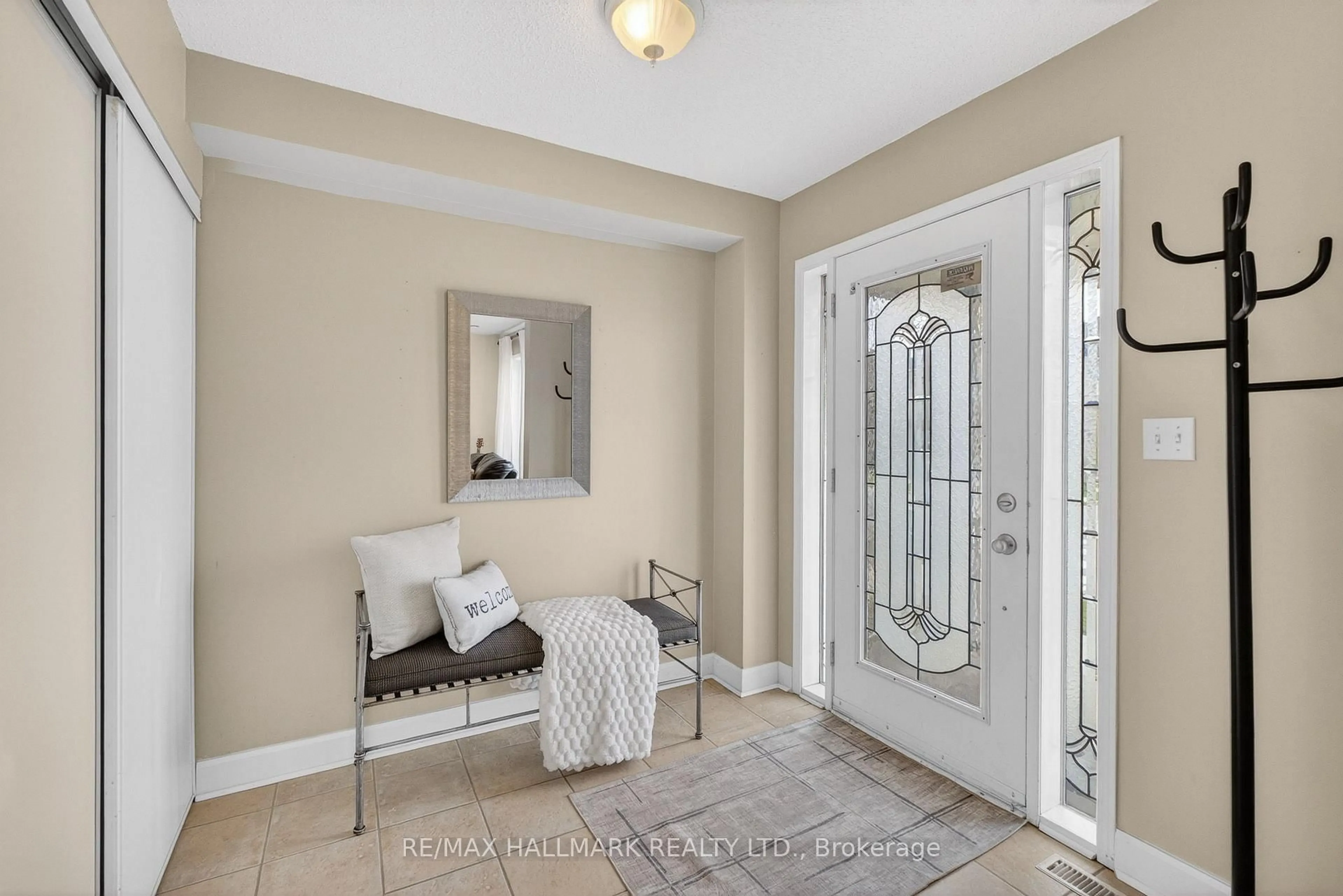 Indoor entryway for 626 Napa Valley Ave, Vaughan Ontario L4H 1R1