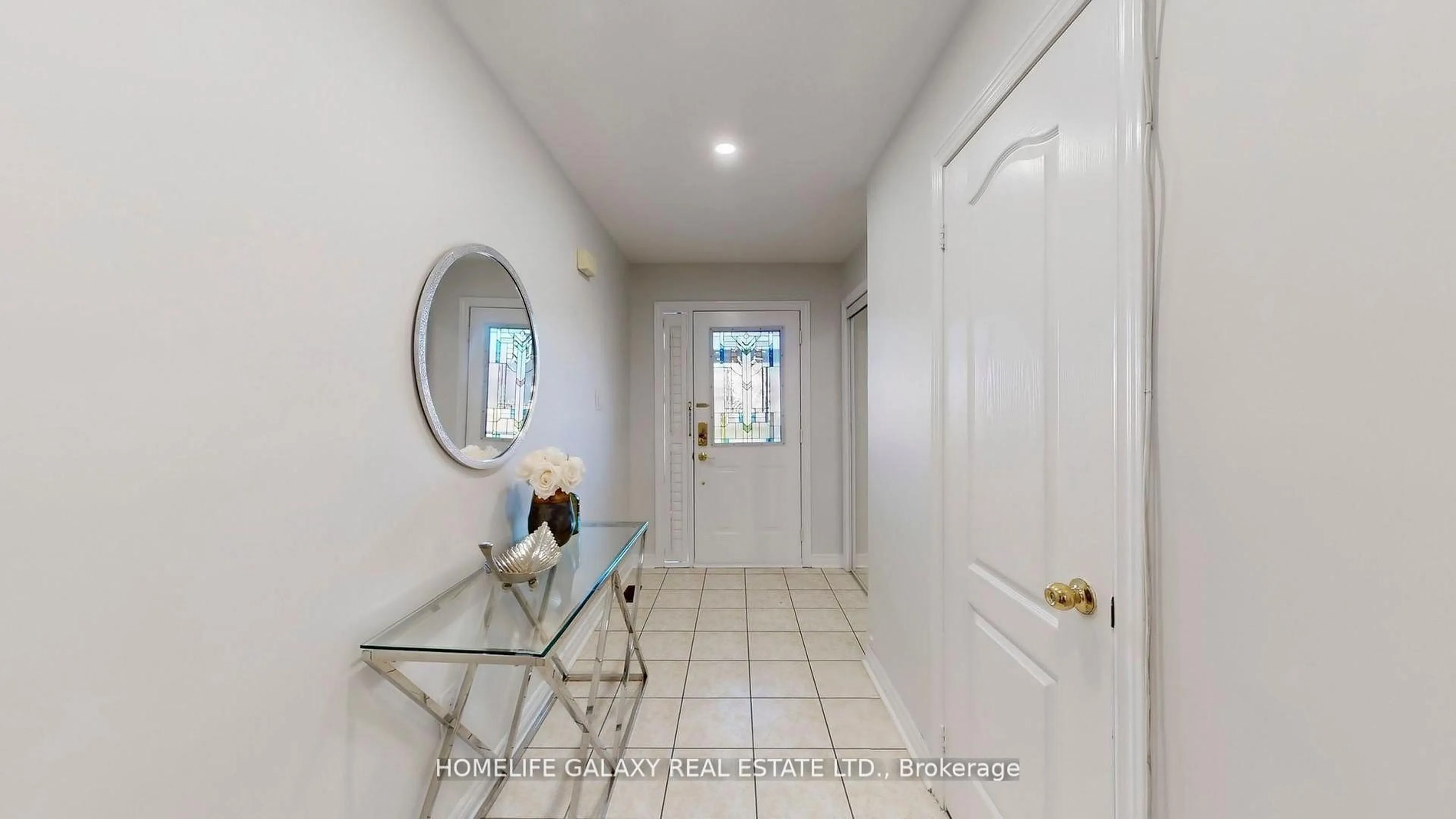 Indoor entryway for 302 Redstone Rd, Richmond Hill Ontario L4S 2V6