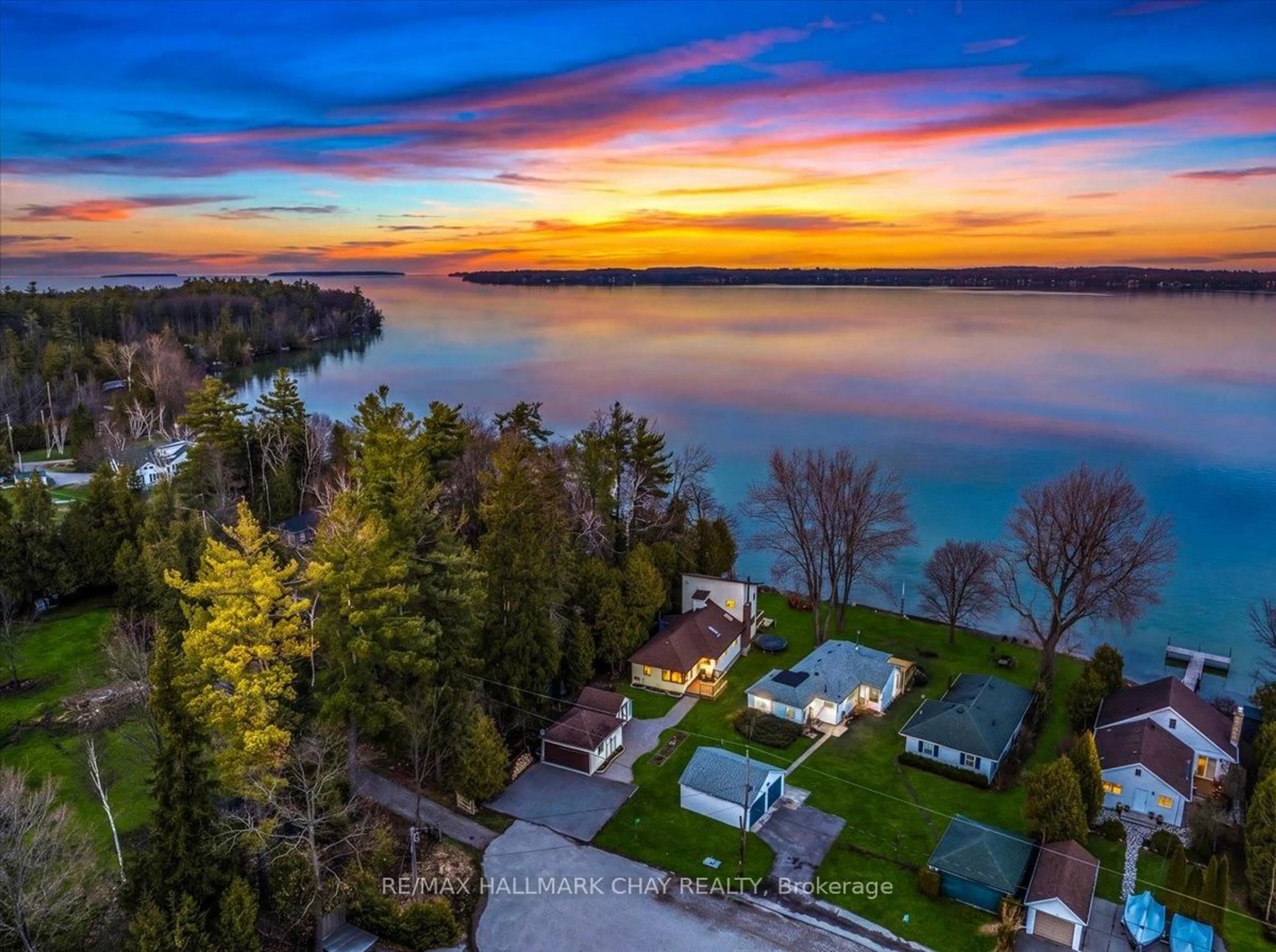 A pic from outside/outdoor area/front of a property/back of a property/a pic from drone, water/lake/river/ocean view for 461 Limerick St, Innisfil Ontario L9S 3T7