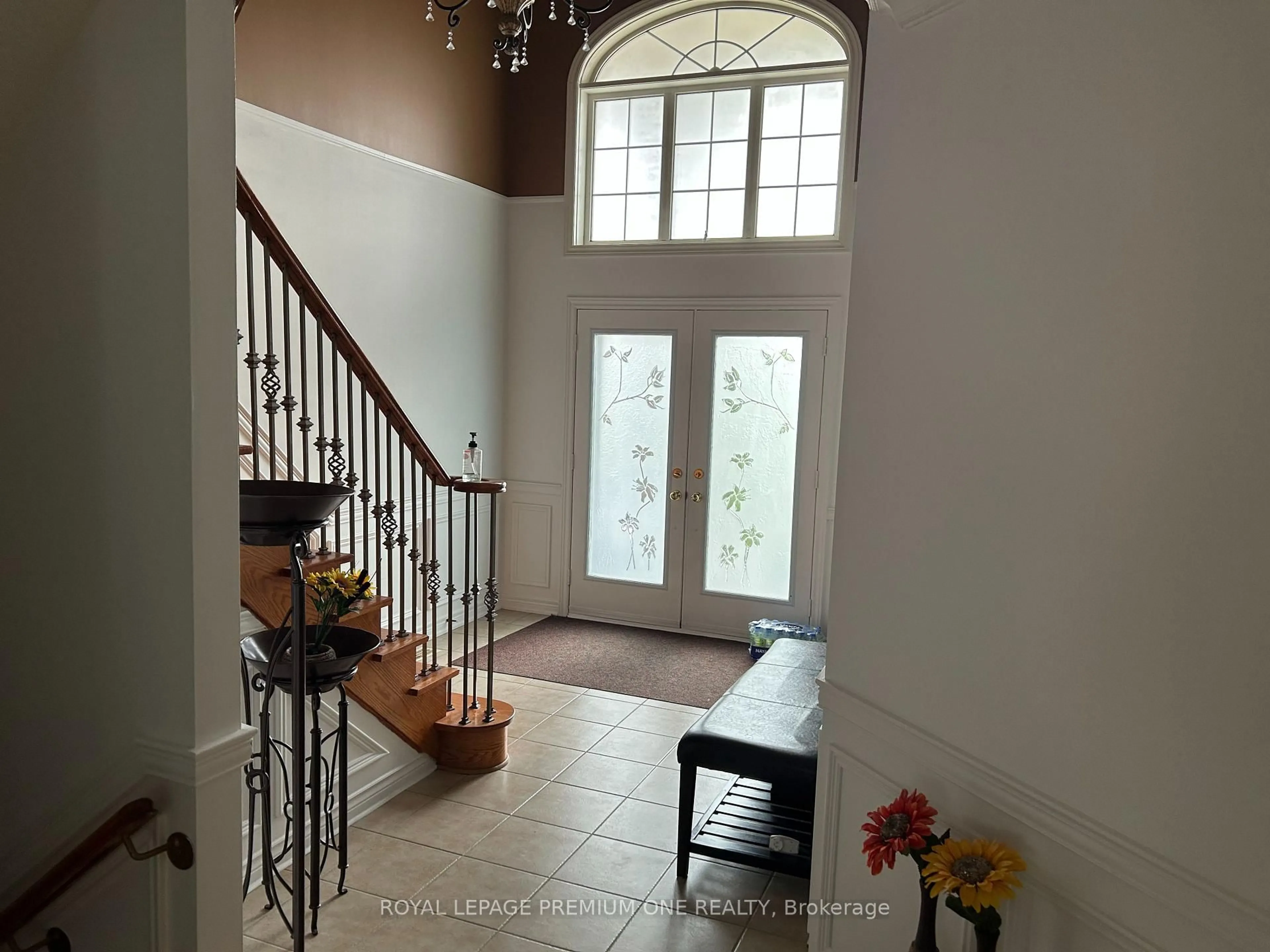 Indoor entryway for 1370 Clarence St, Vaughan Ontario L4H 1M7