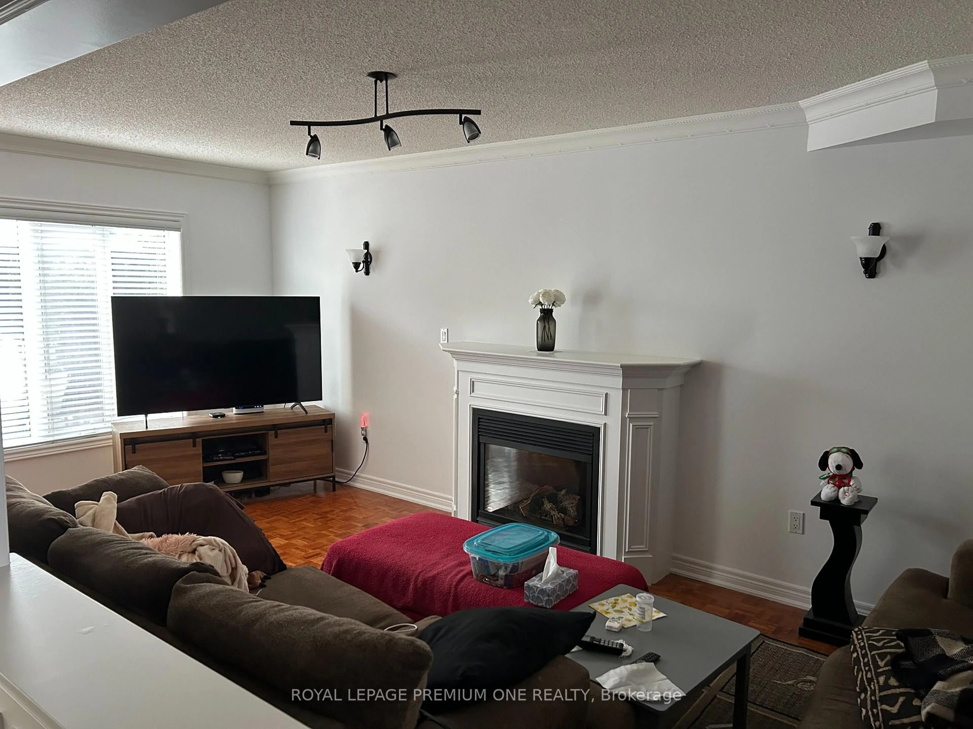 Living room with furniture, wood/laminate floor for 1370 Clarence St, Vaughan Ontario L4H 1M7