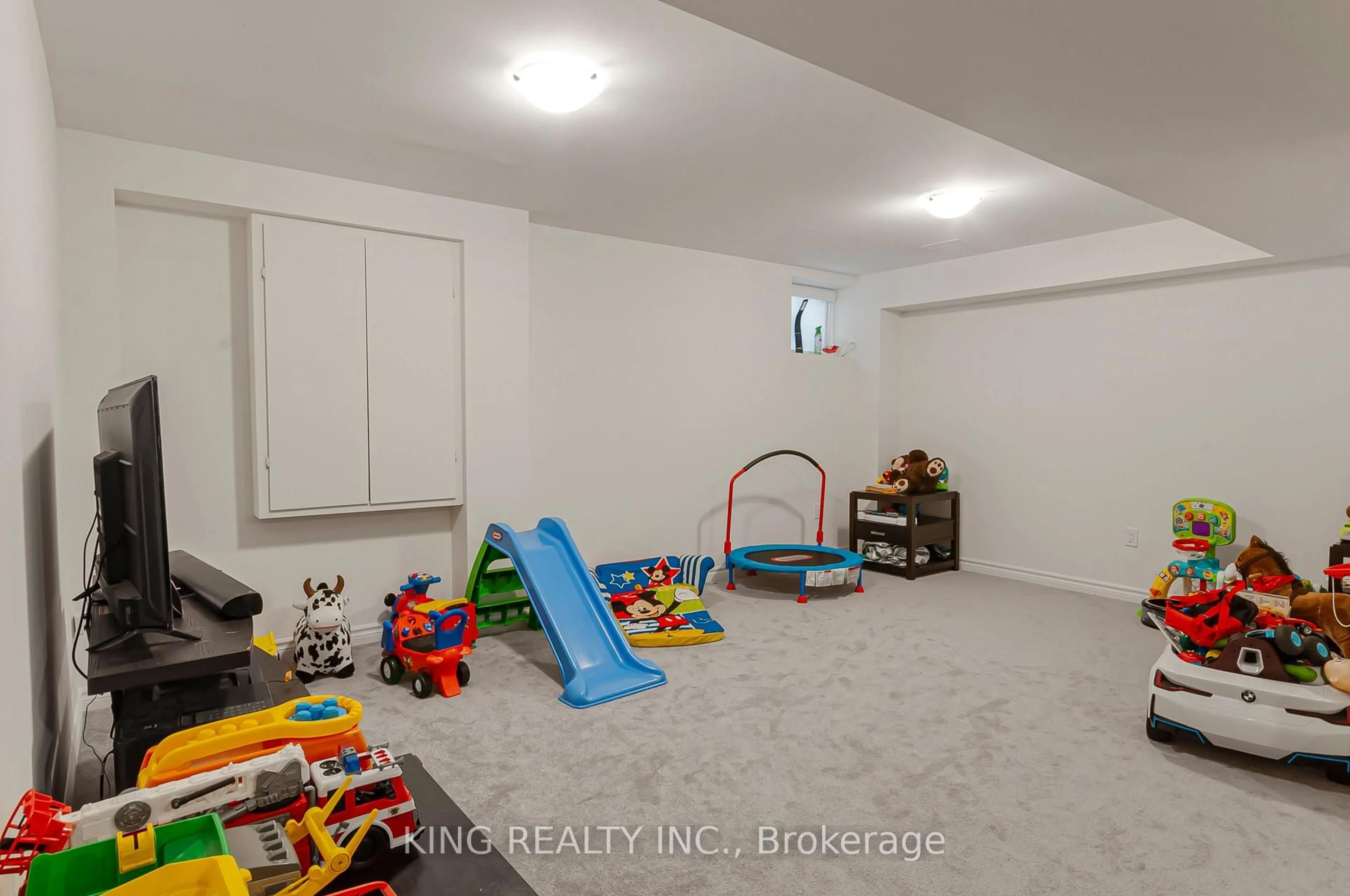 A pic of a room for 65 English Dr, New Tecumseth Ontario L0G 1A0