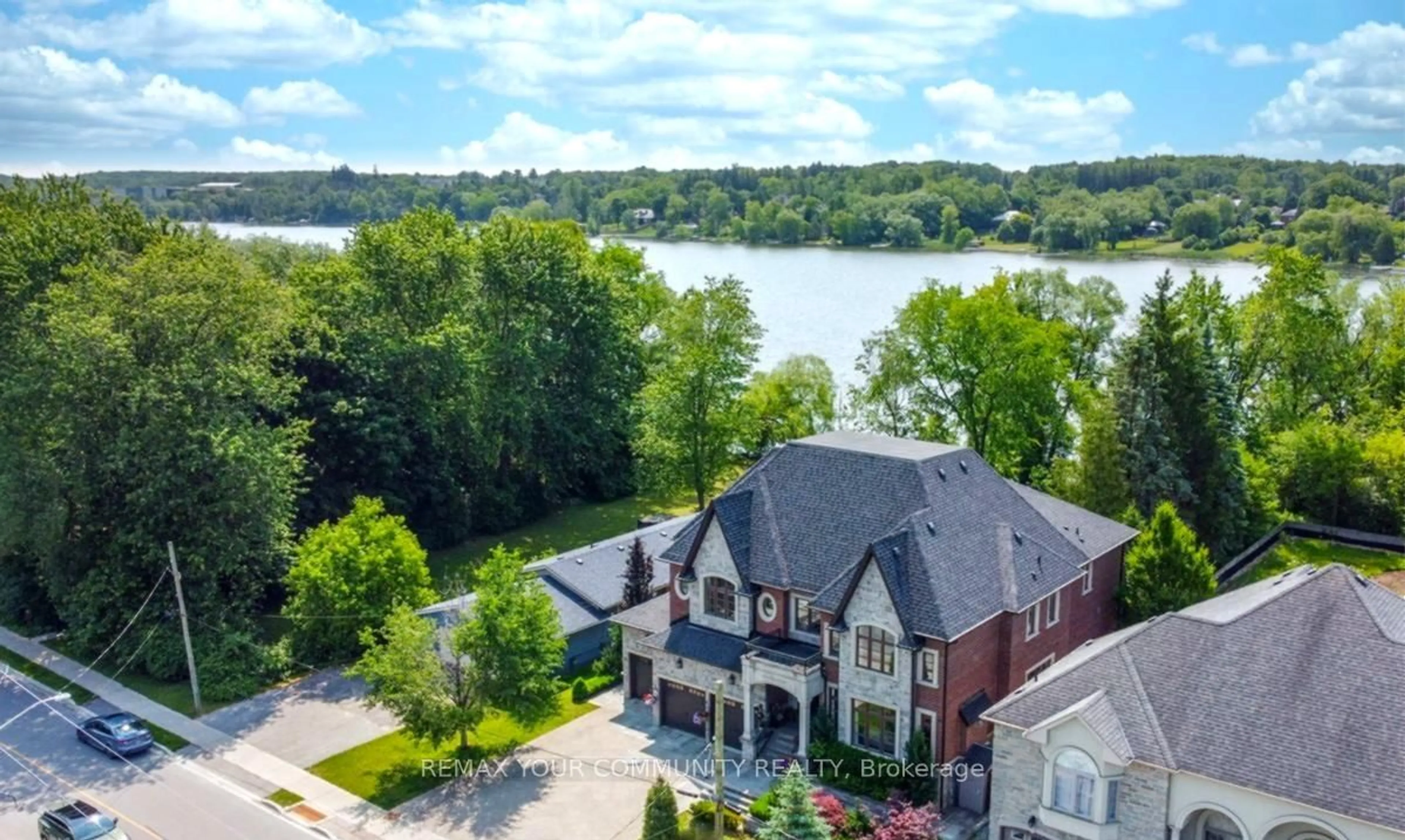 A pic from outside/outdoor area/front of a property/back of a property/a pic from drone, water/lake/river/ocean view for 173 Lakeland Cres, Richmond Hill Ontario L4E 3A4
