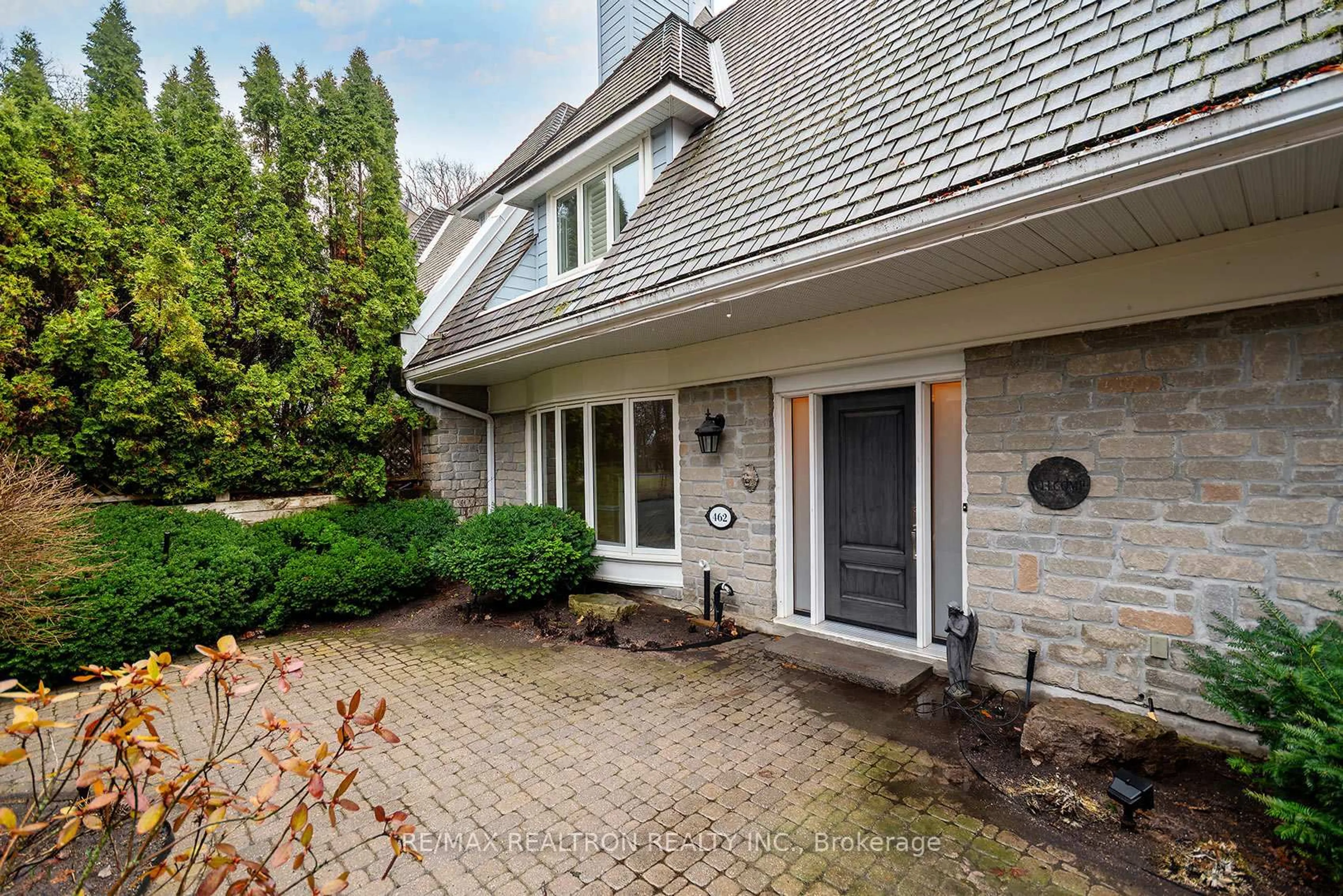 Home with brick exterior material, street for 462 Beacon Hall Dr, Aurora Ontario L4G 0L3