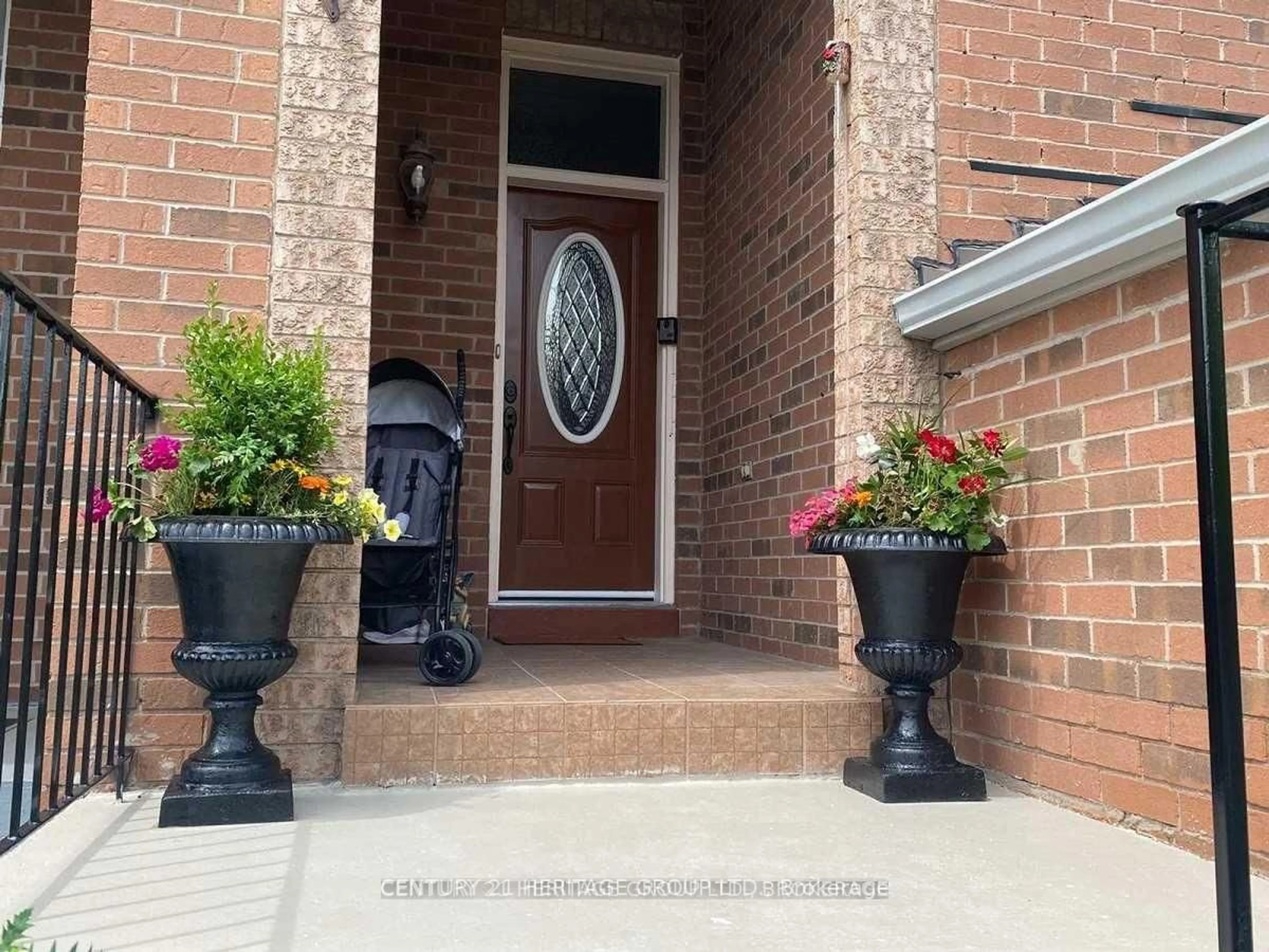 Indoor entryway for 99 Lucena Cres, Vaughan Ontario L6A 2W4