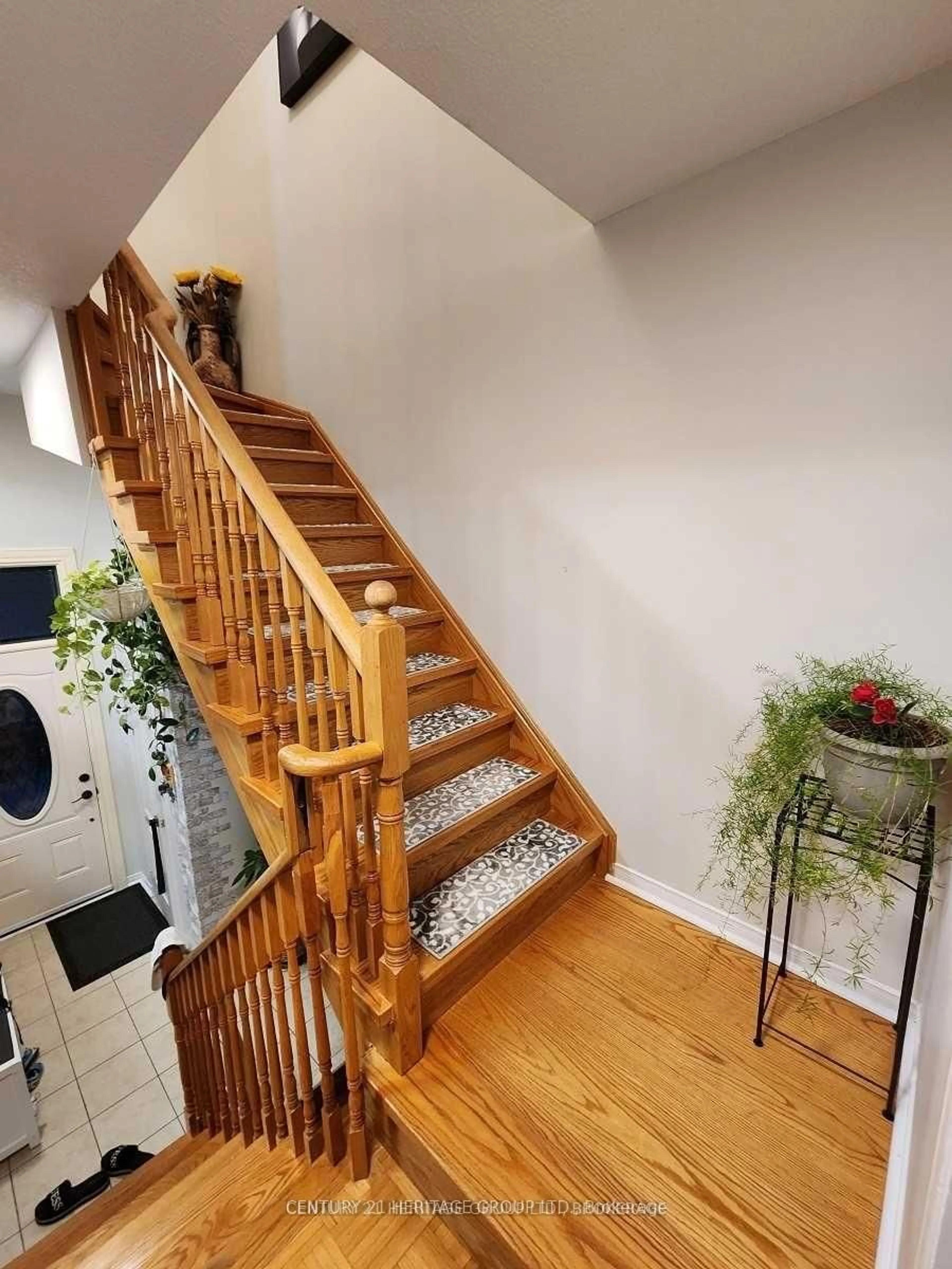 Stairs for 99 Lucena Cres, Vaughan Ontario L6A 2W4