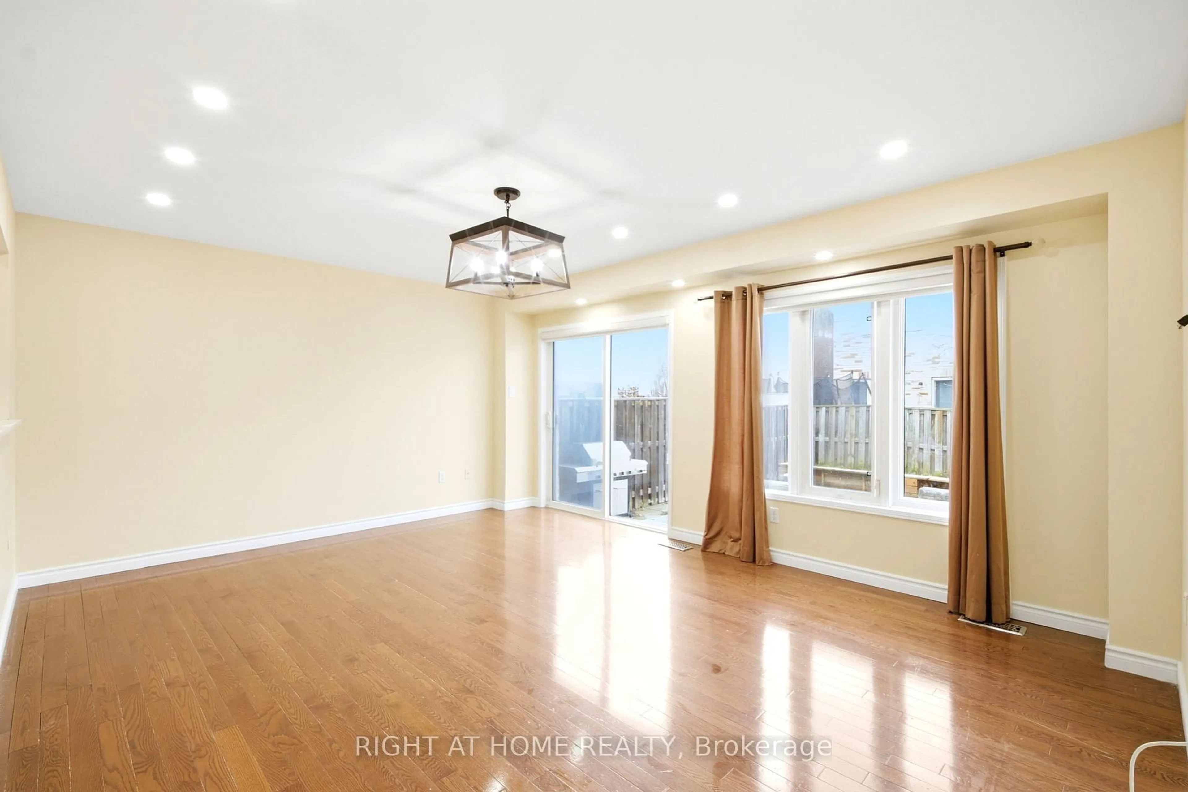 A pic of a room for 212 Venice Gate Dr, Vaughan Ontario L4H 0G1